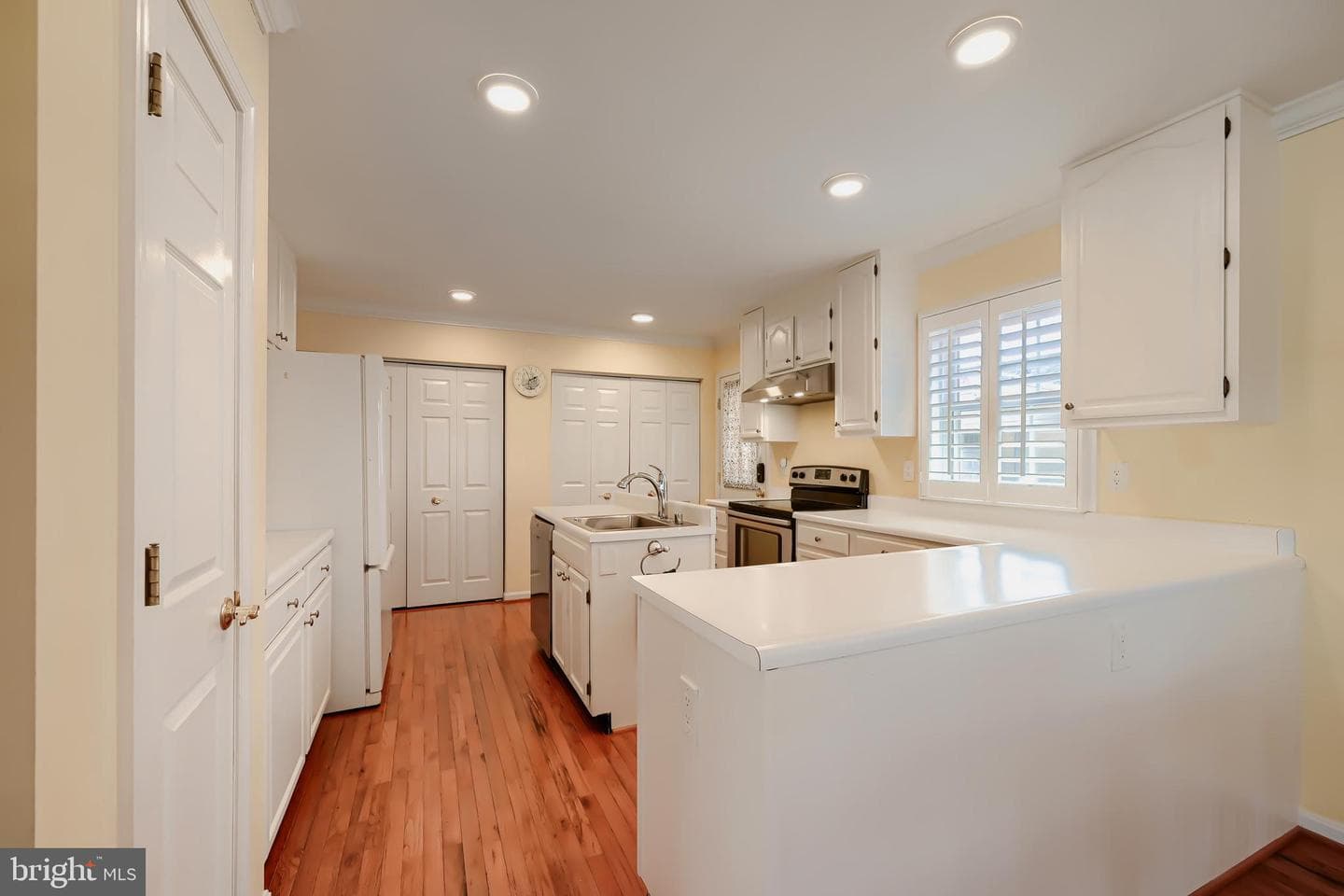 6928 N River Drive photo 8