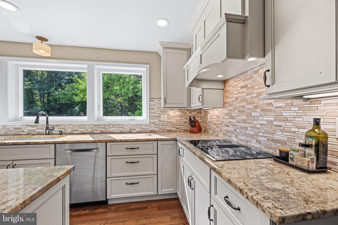 12914 Falls Road photo 12