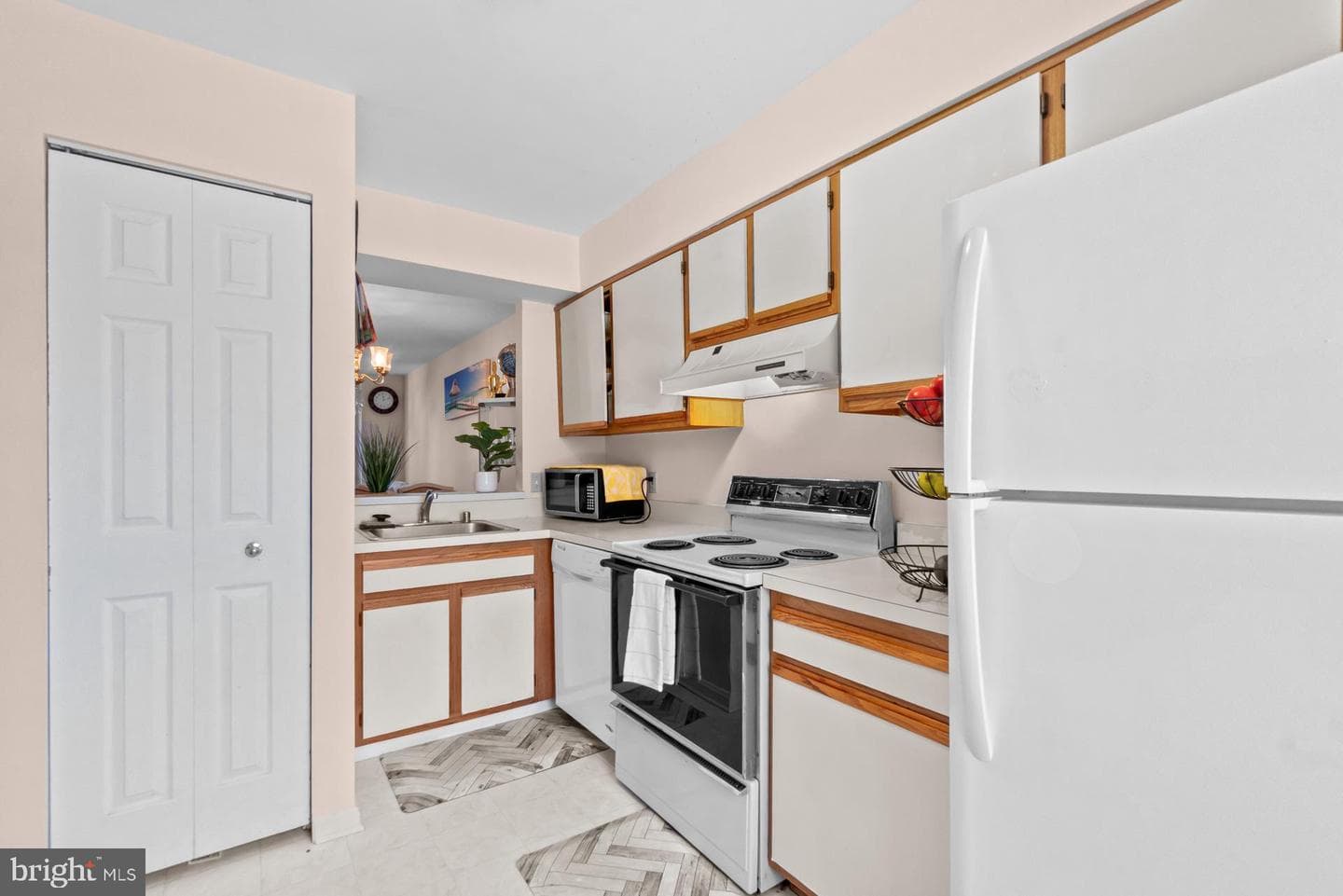 2125 Cedar Barn Way photo 5