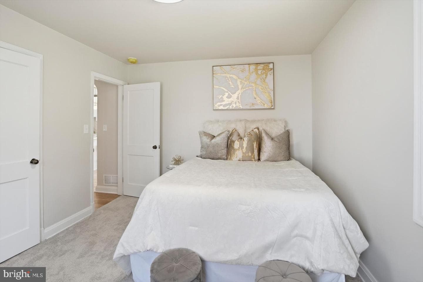 8907 Yvonne Avenue photo 14