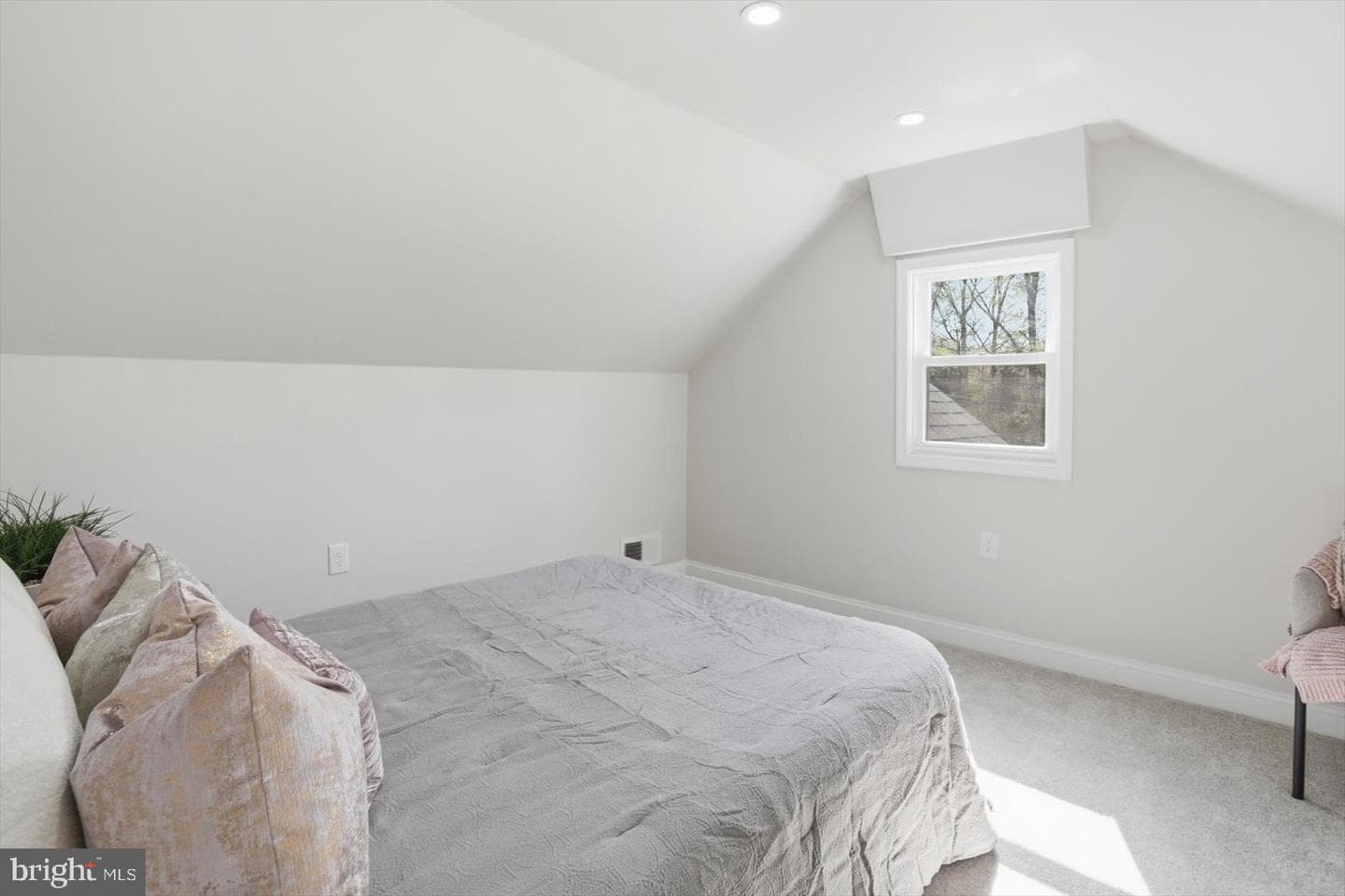 8907 Yvonne Avenue photo 21