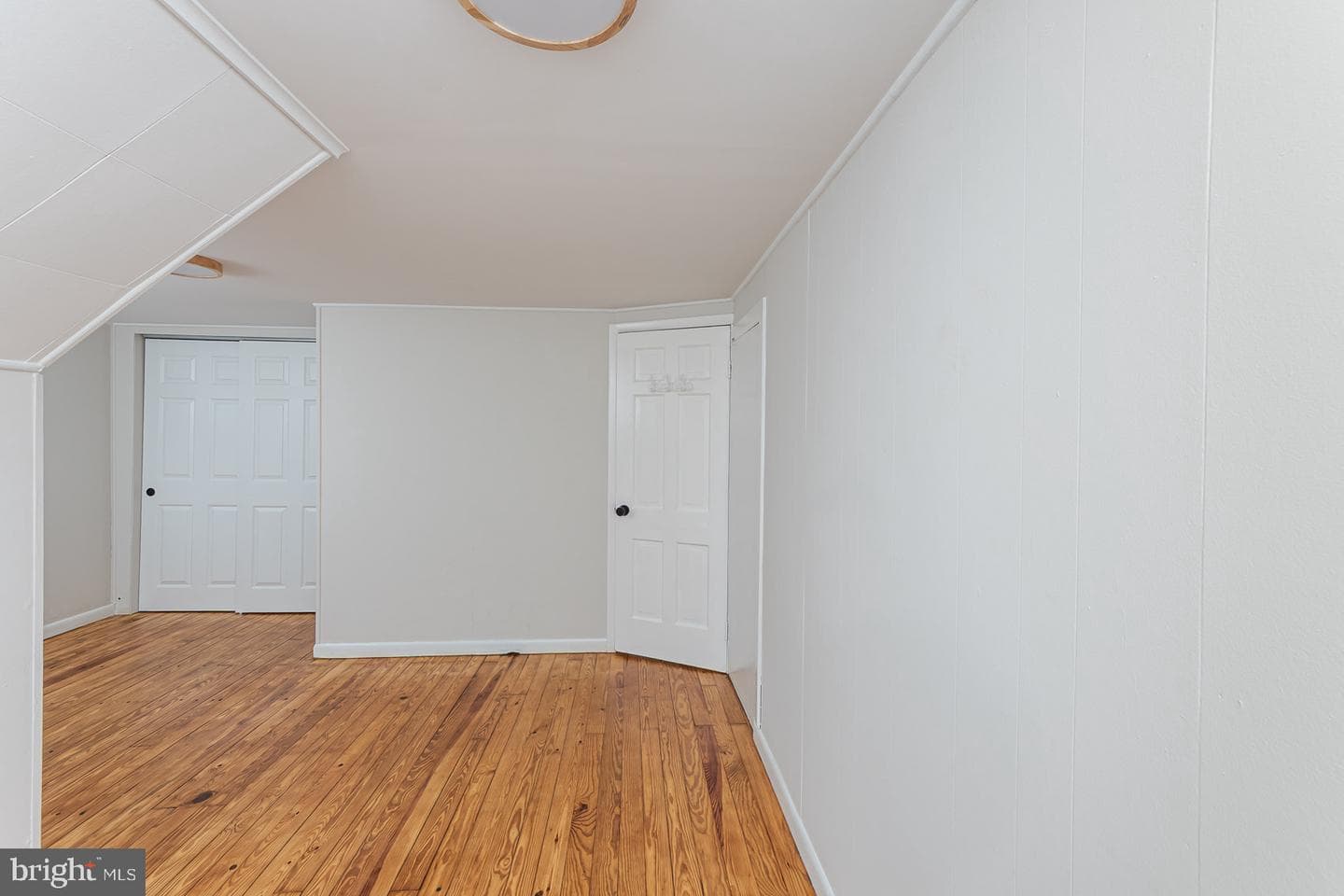 571 Woodbine Ave photo 21