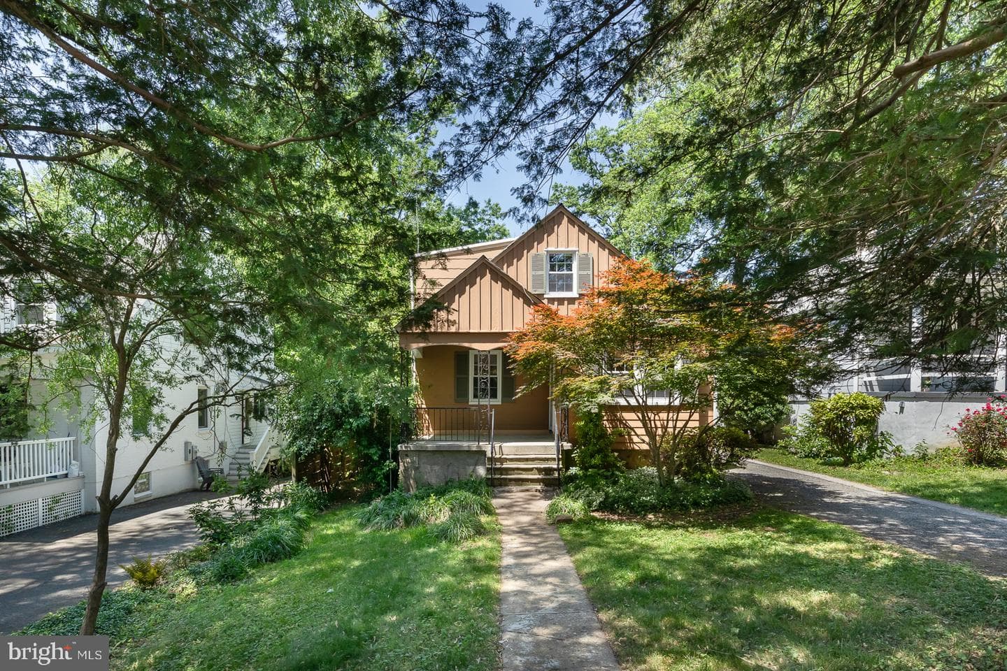 571 Woodbine Ave photo 26