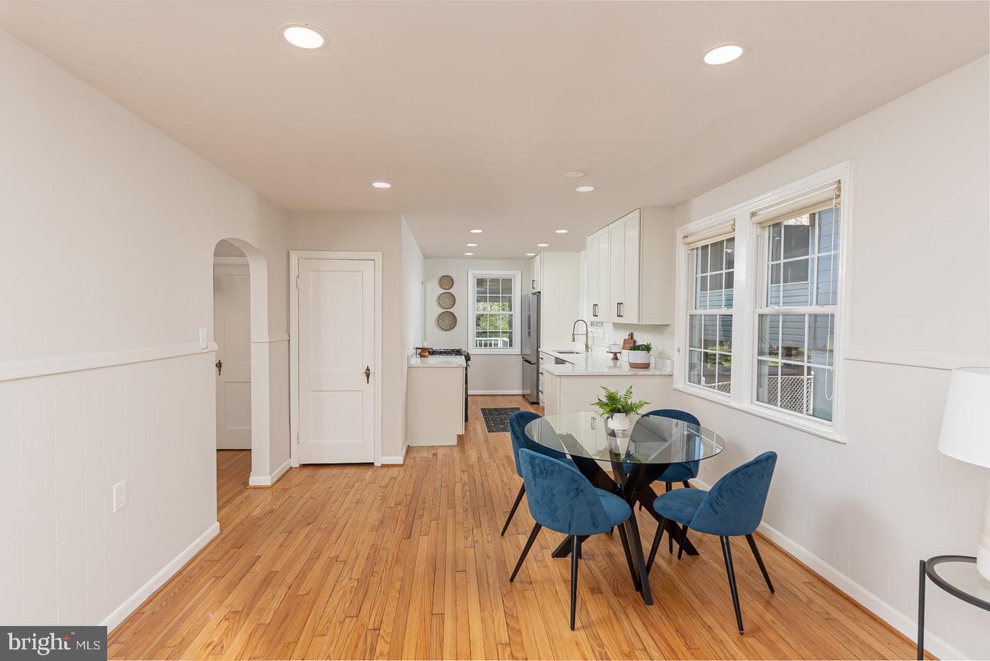 571 Woodbine Ave photo 8