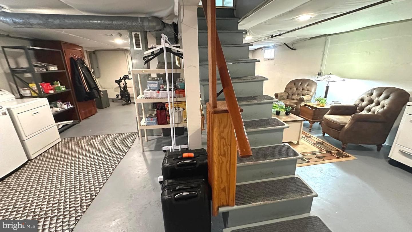 89 Wise Avenue photo 23