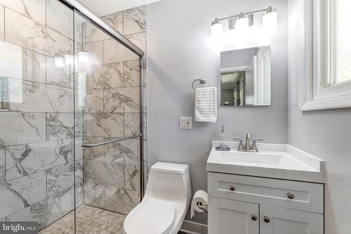 3915 Longmoor Circle photo 23