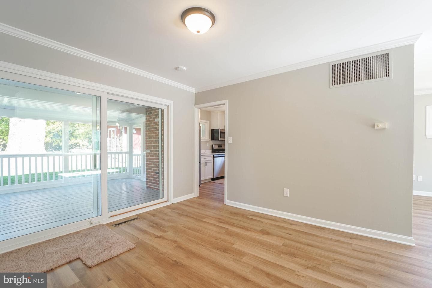 5916 Robindale photo 15