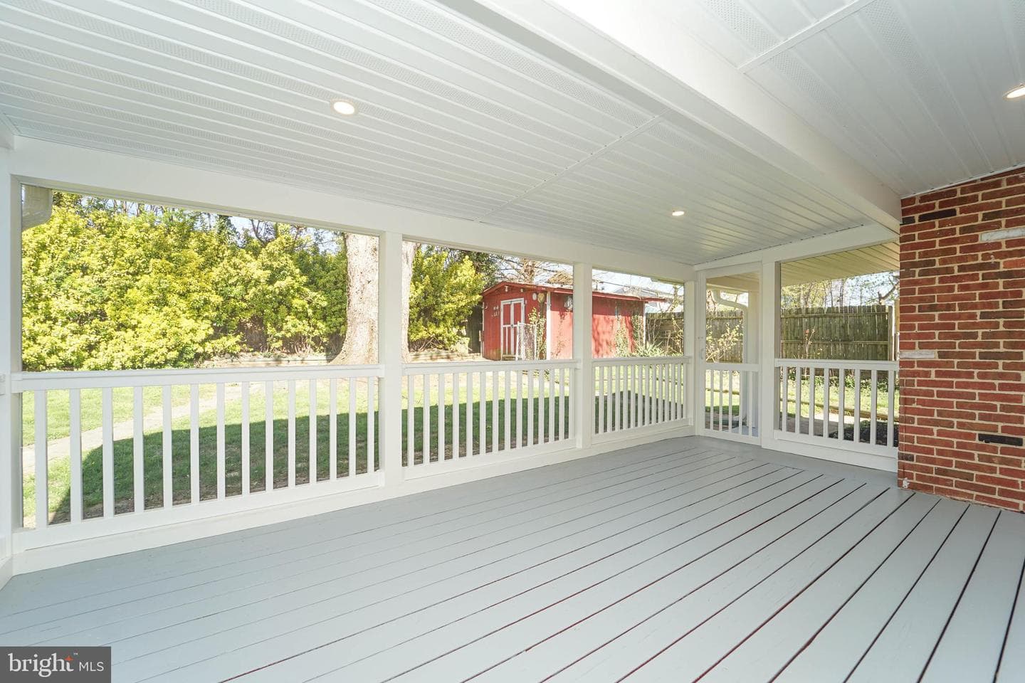 5916 Robindale photo 22