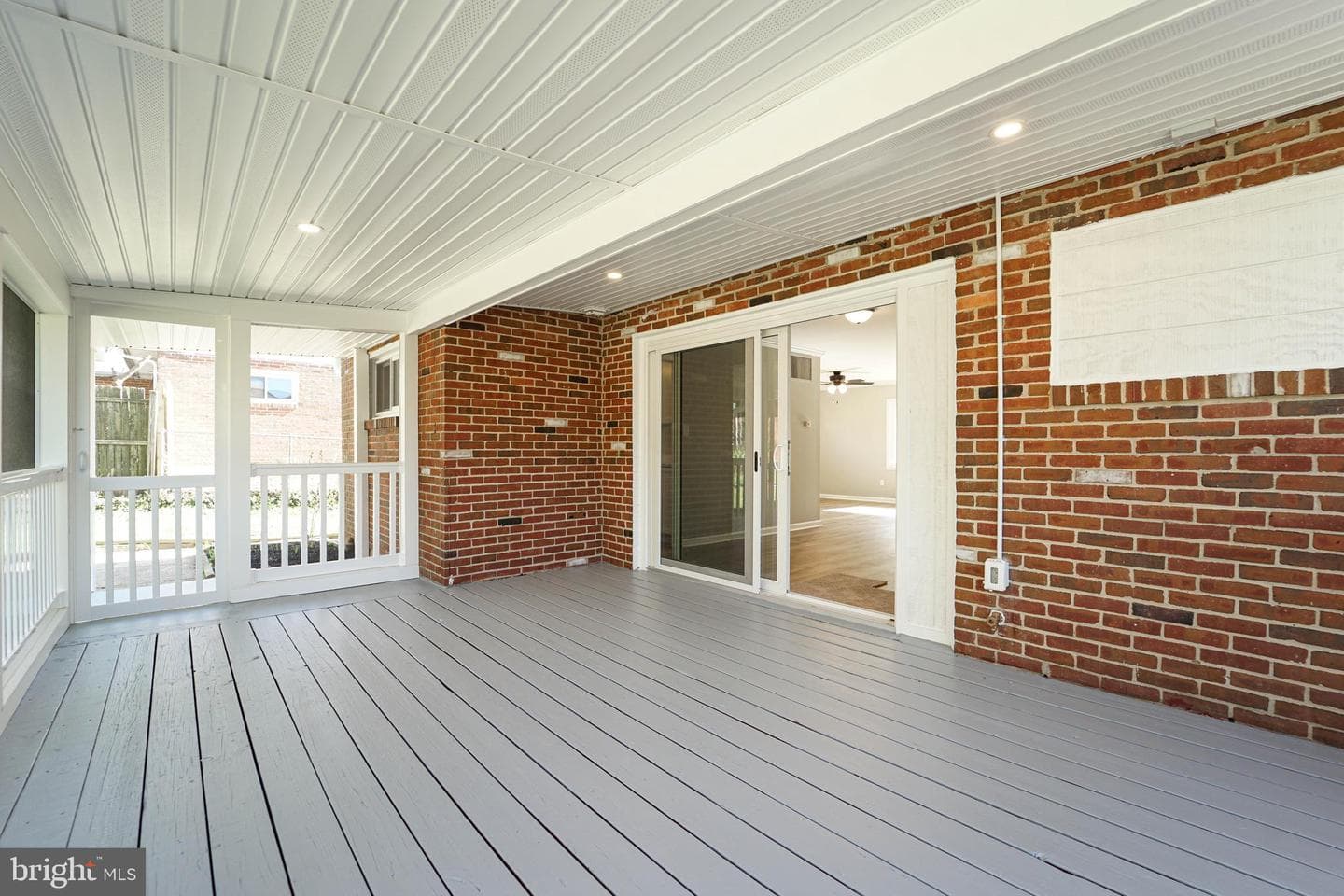 5916 Robindale photo 24