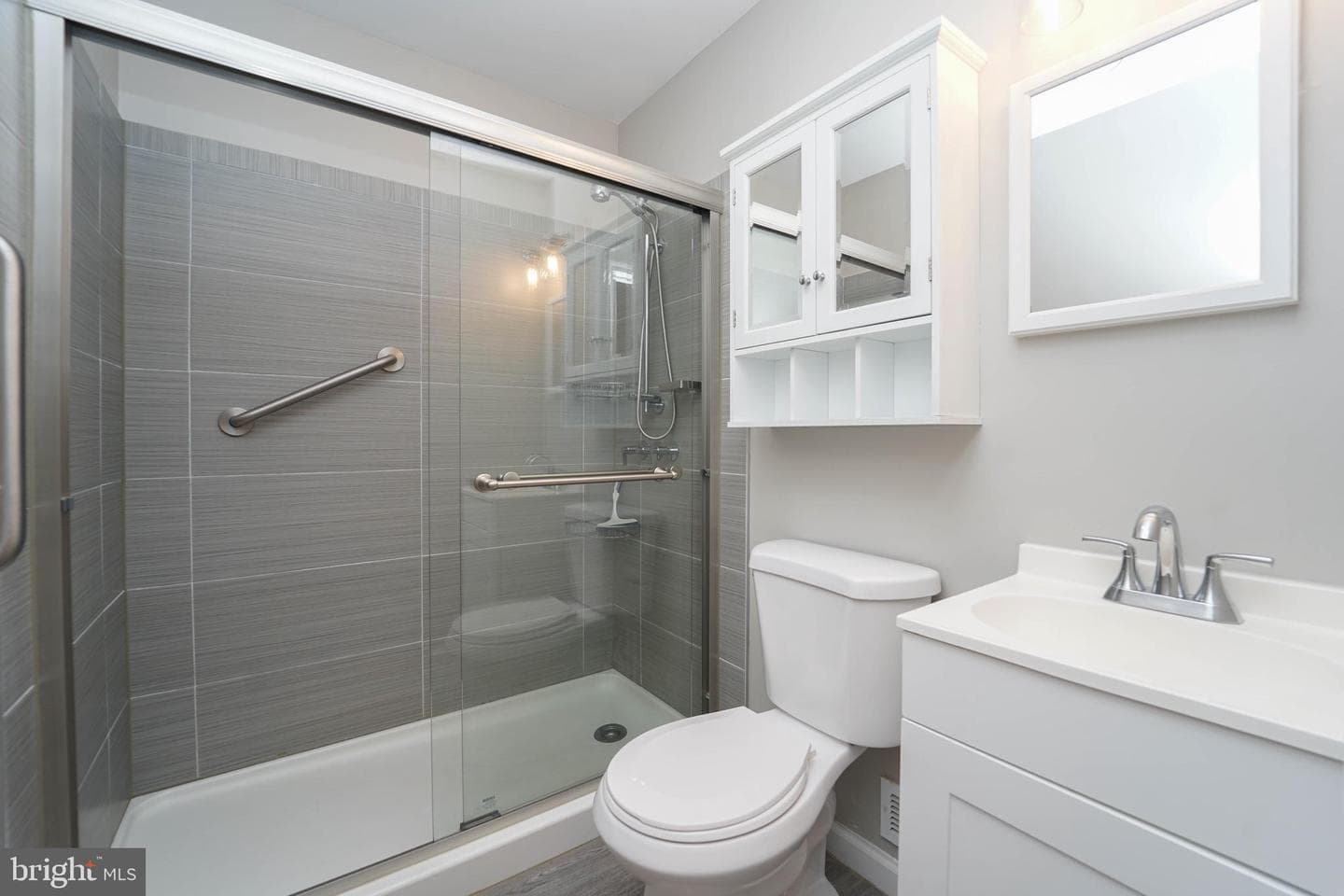 5916 Robindale photo 25
