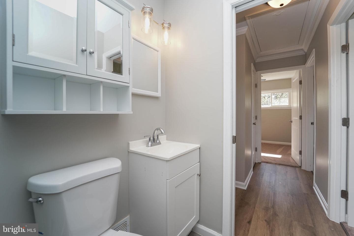 5916 Robindale photo 26