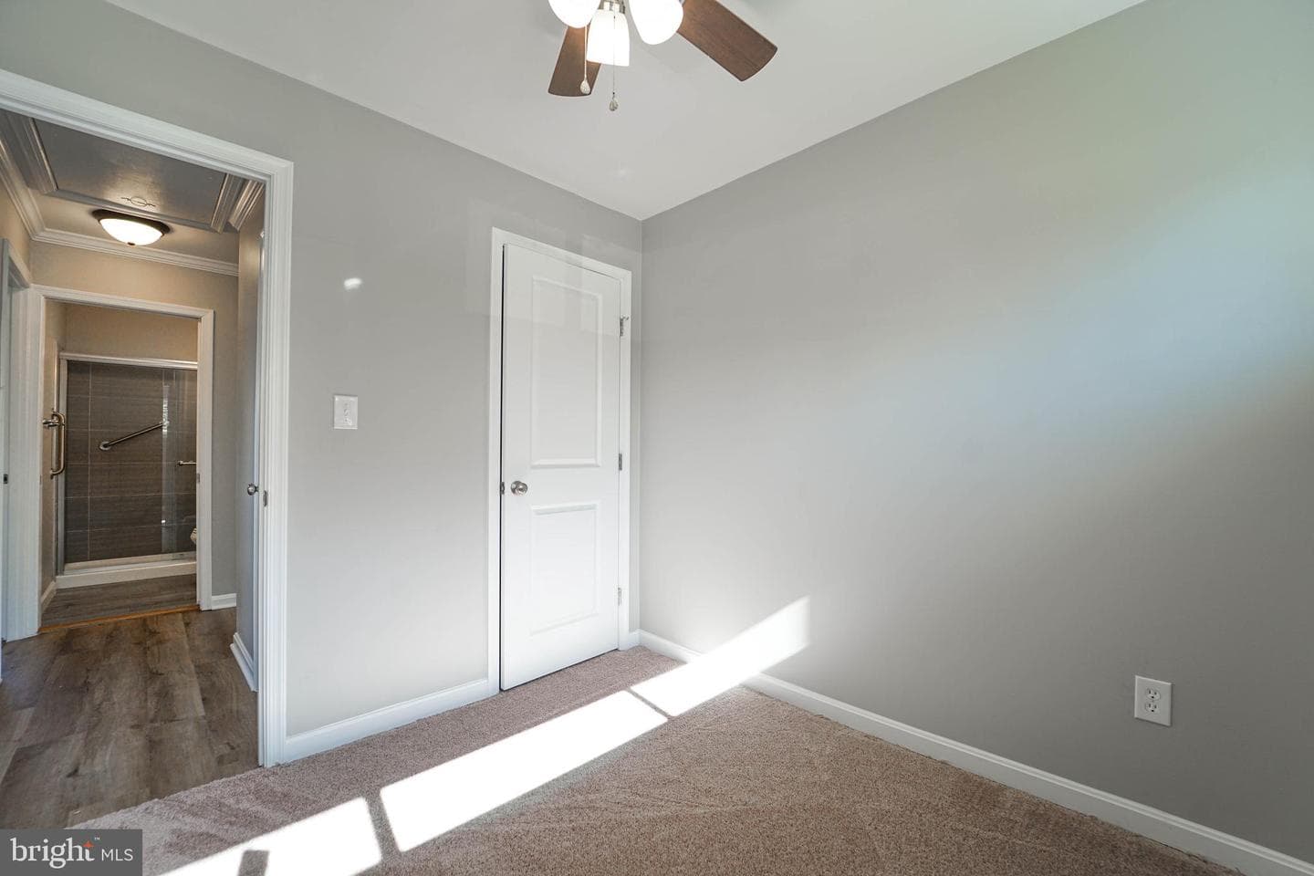 5916 Robindale photo 31