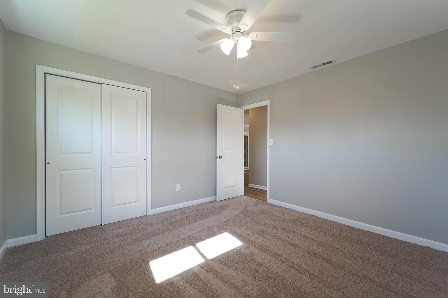 5916 Robindale photo 34