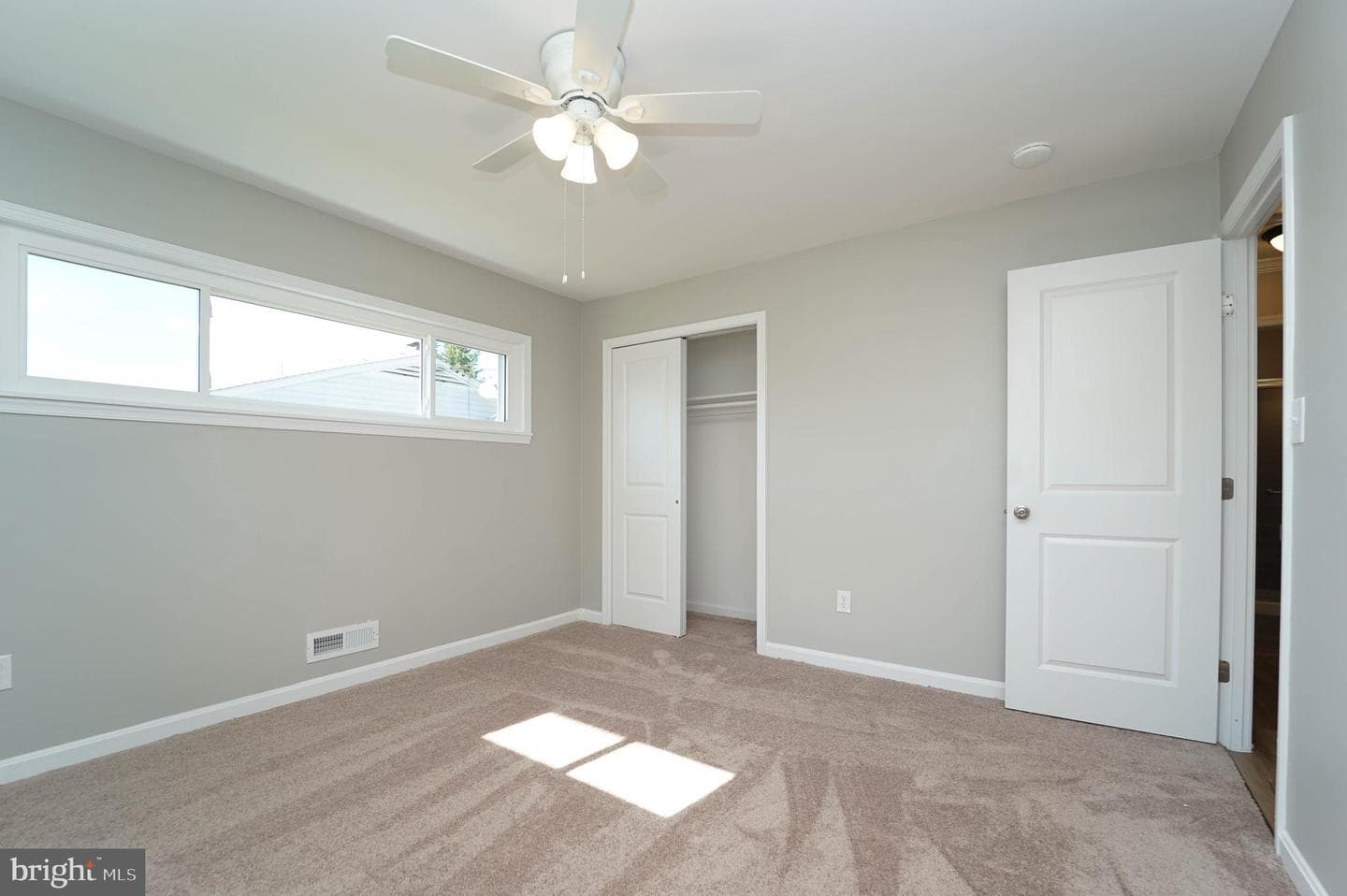 5916 Robindale photo 35