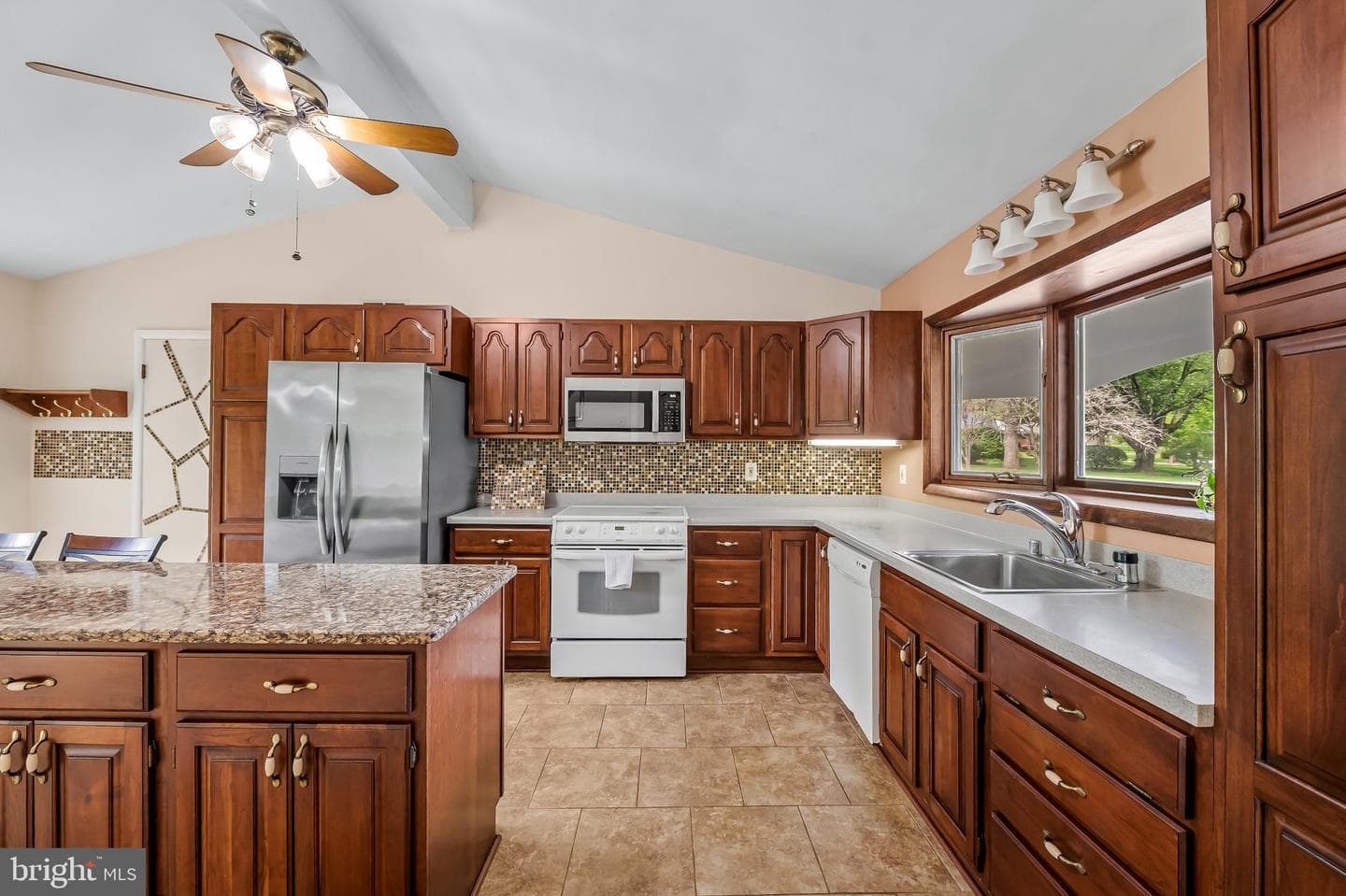 618 Lake Drive photo 11