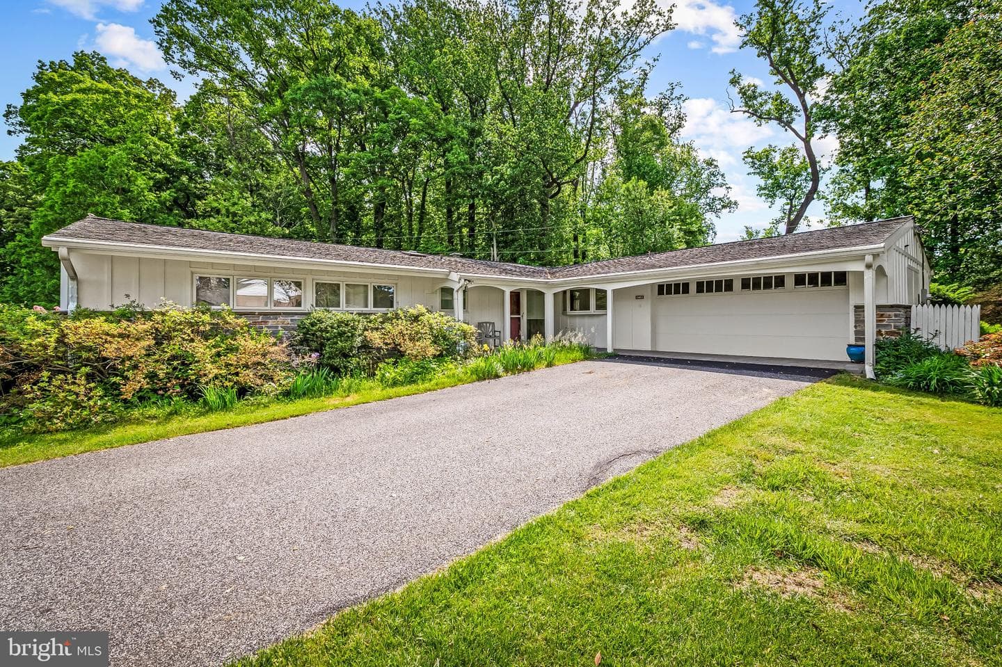 618 Lake Drive photo 2