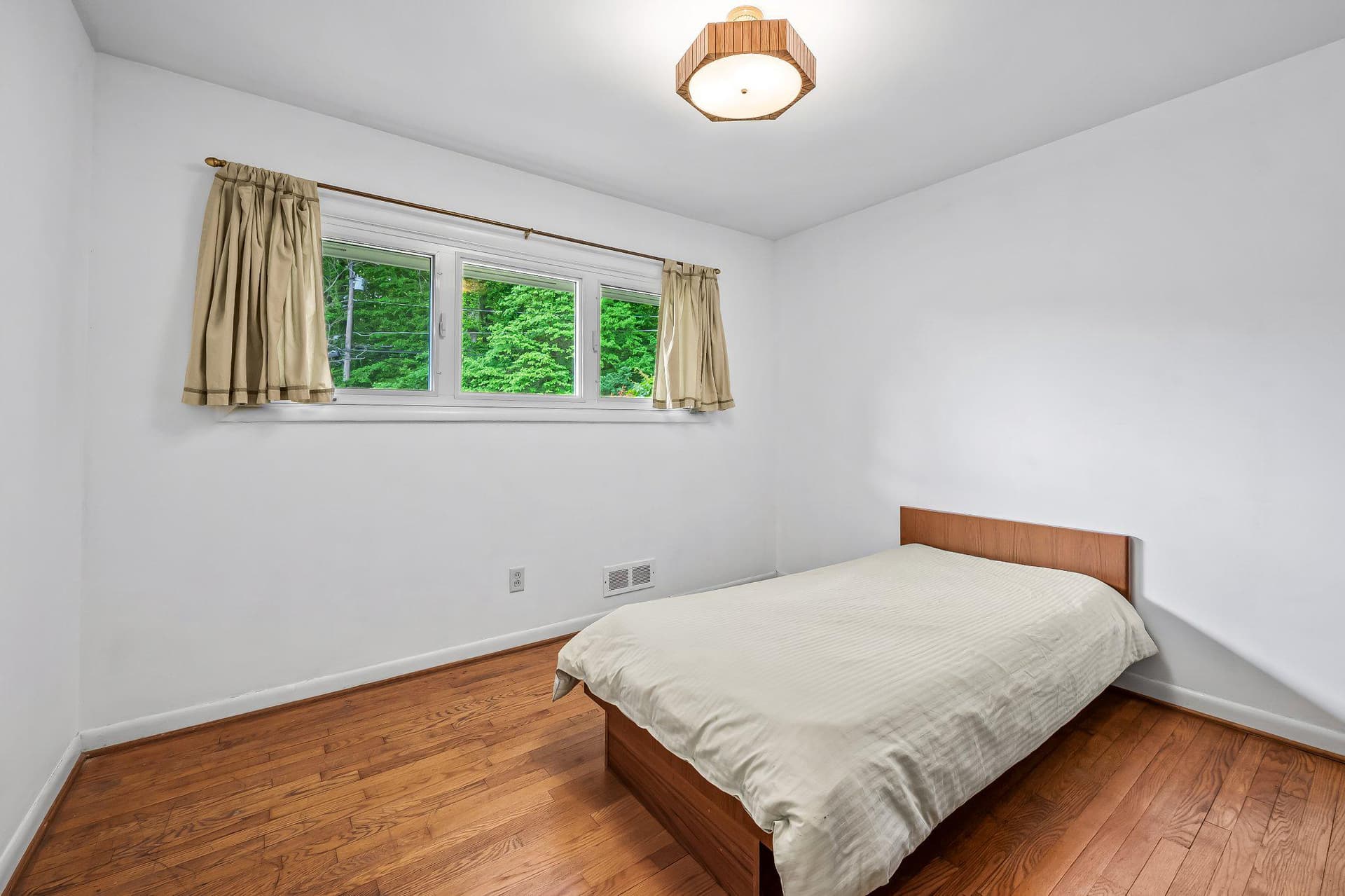 618 Lake Drive photo 23