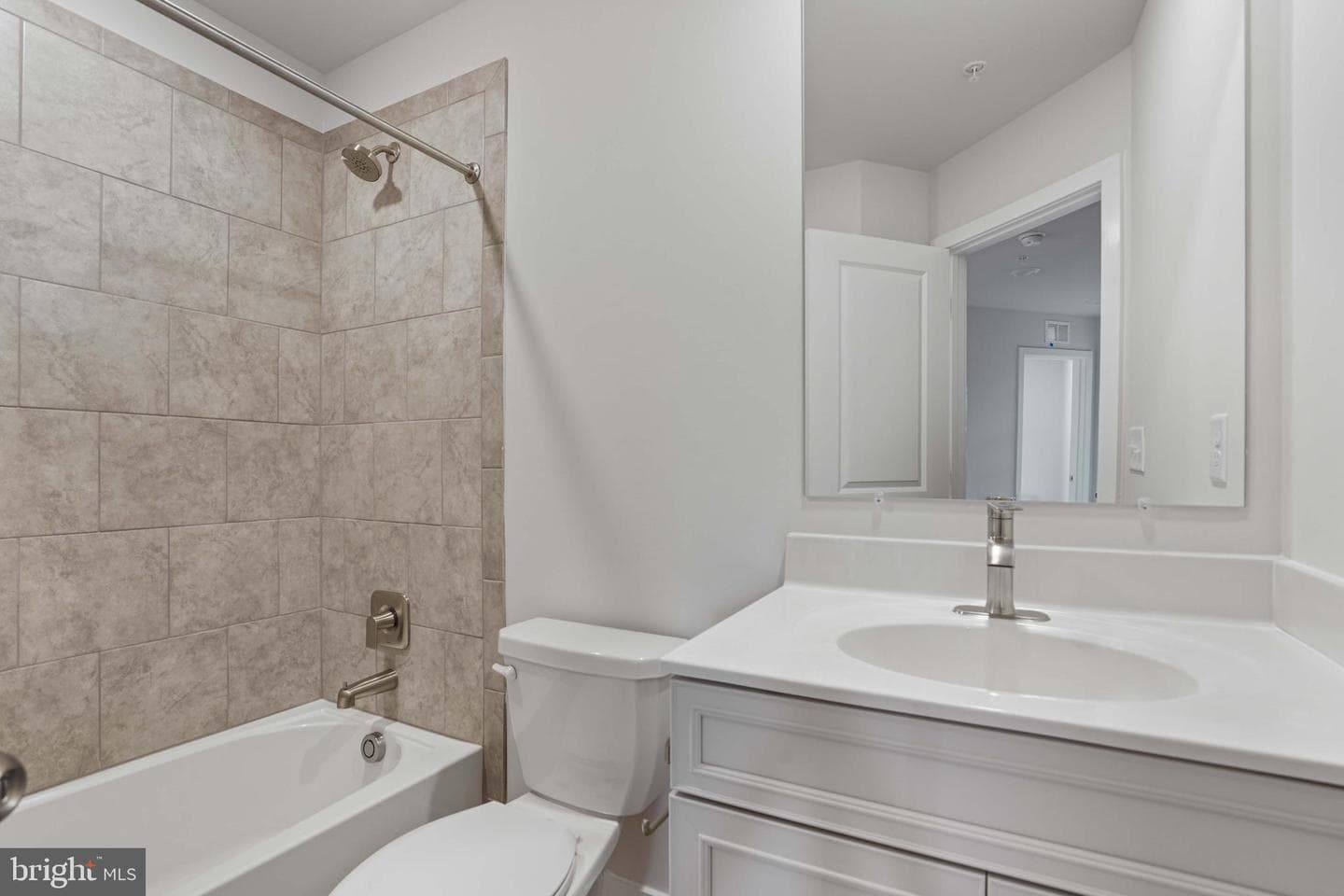 252 Waterstone Rd photo 18