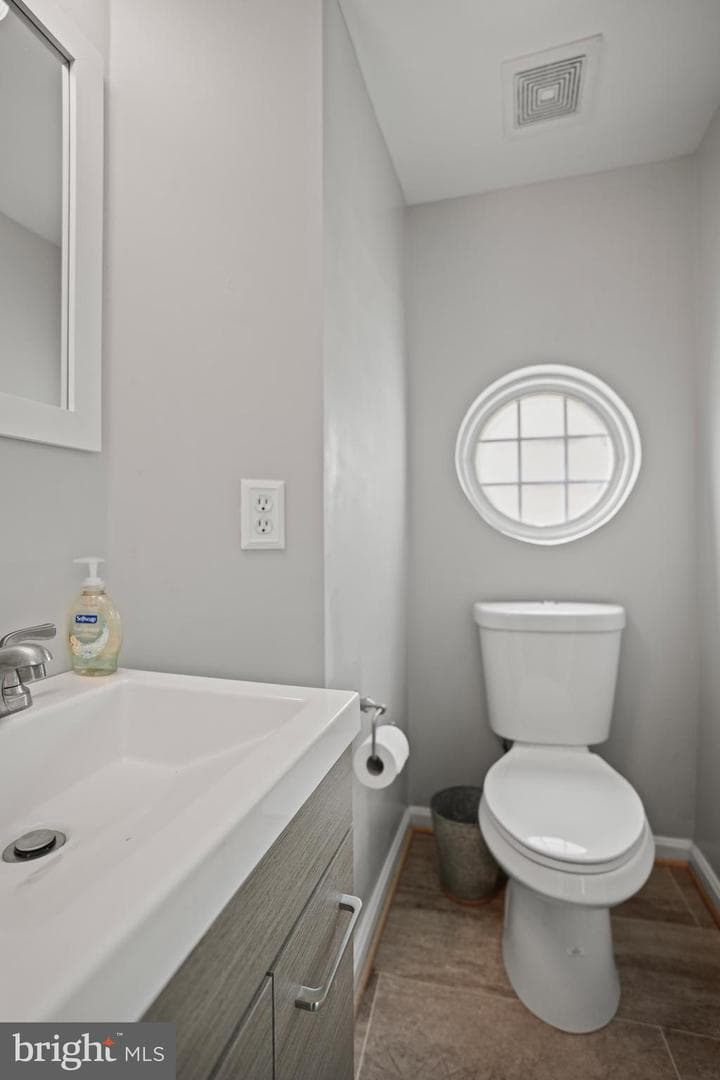 3915 Red Deer Circle photo 10