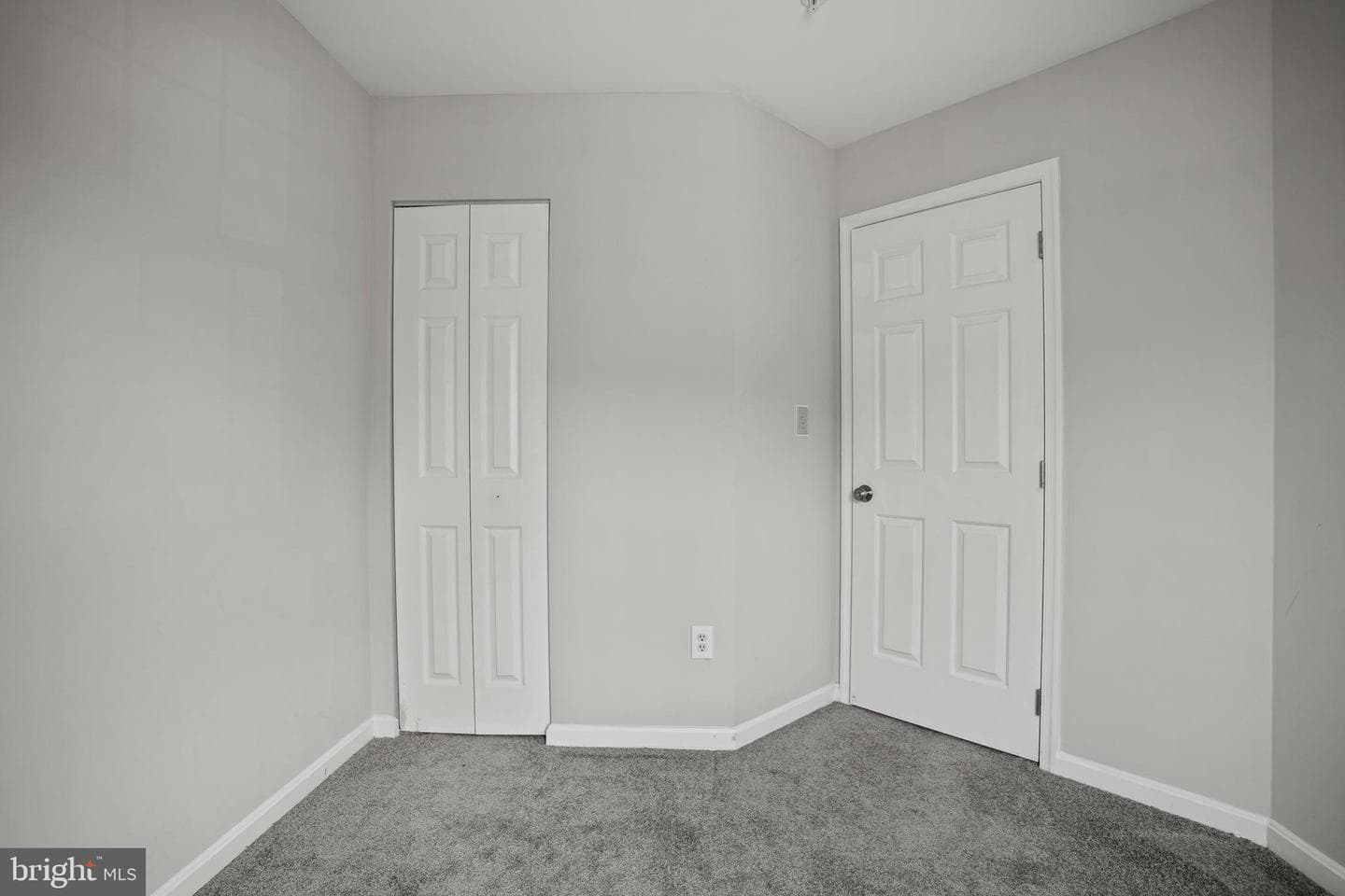 3915 Red Deer Circle photo 16