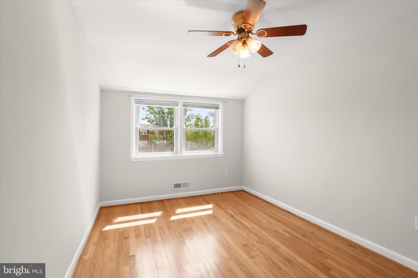 1111 Linden Avenue photo 20