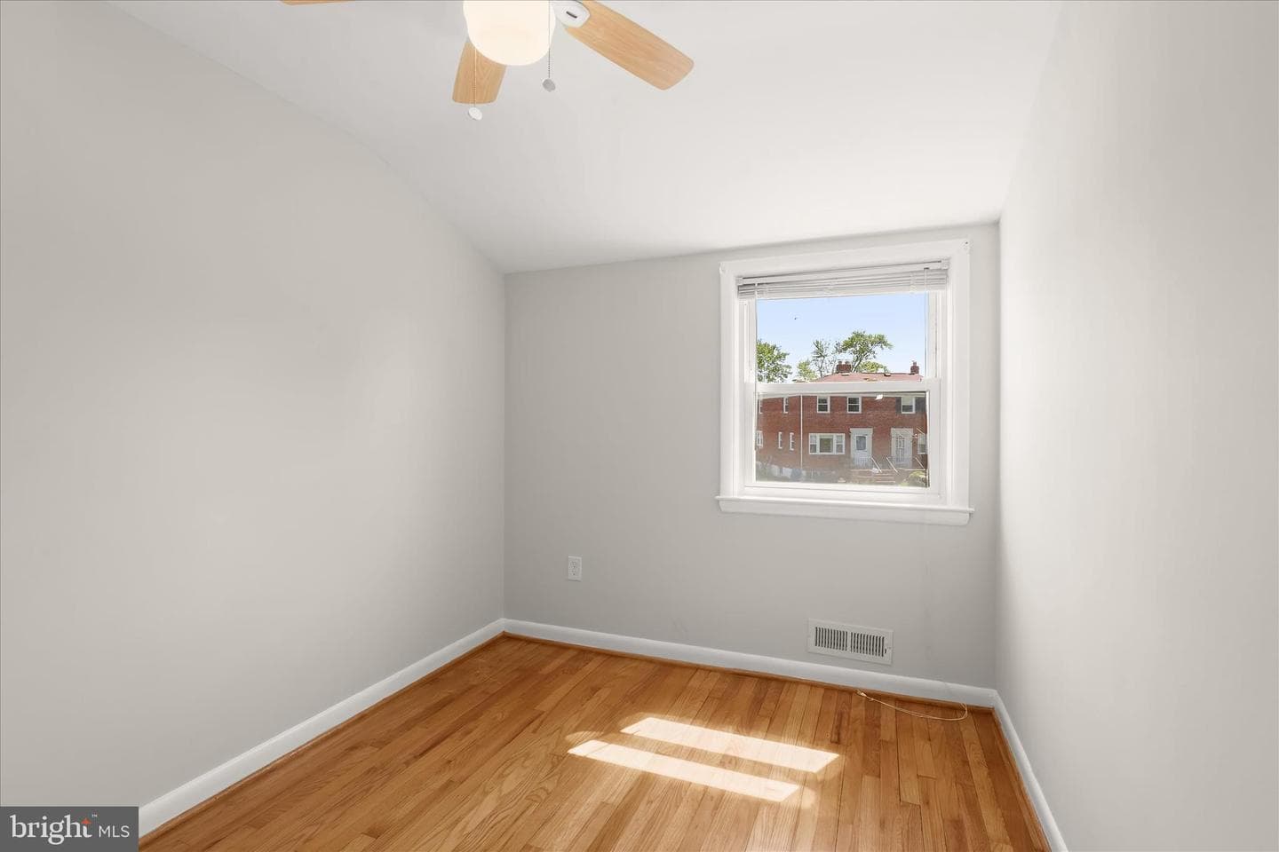 1111 Linden Avenue photo 22