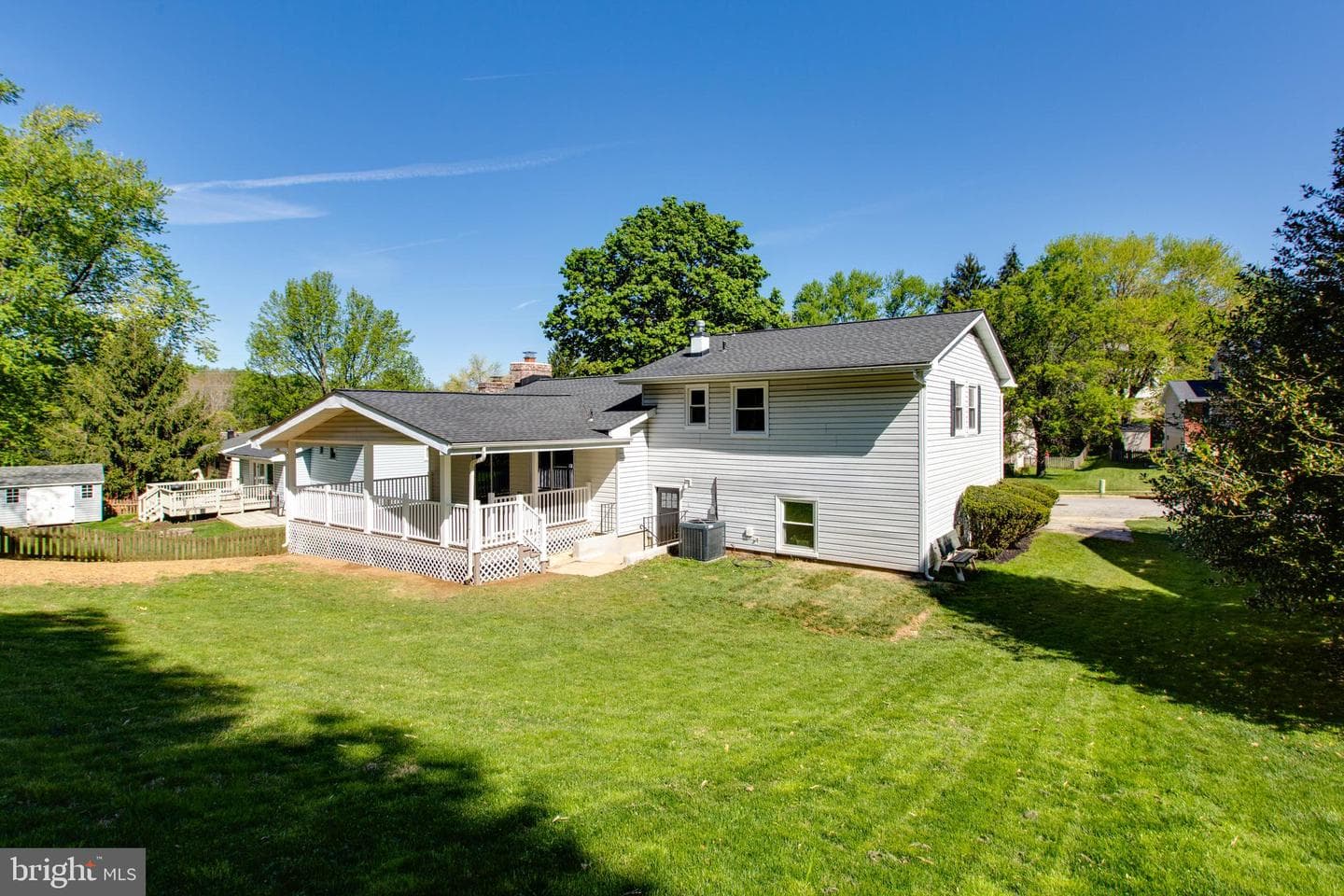 909 Farmstead Road photo 54