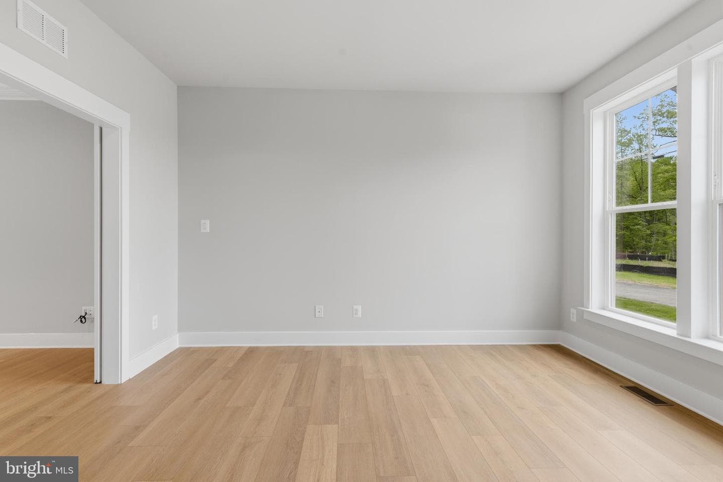 2028 William Avenue photo 33