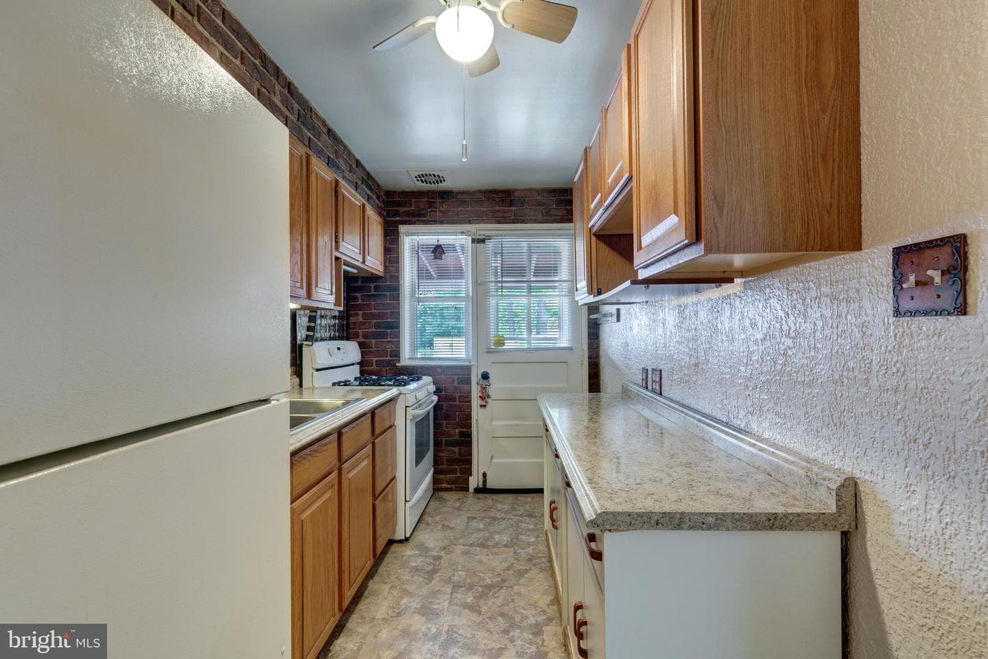 729 Aldworth Road photo 11