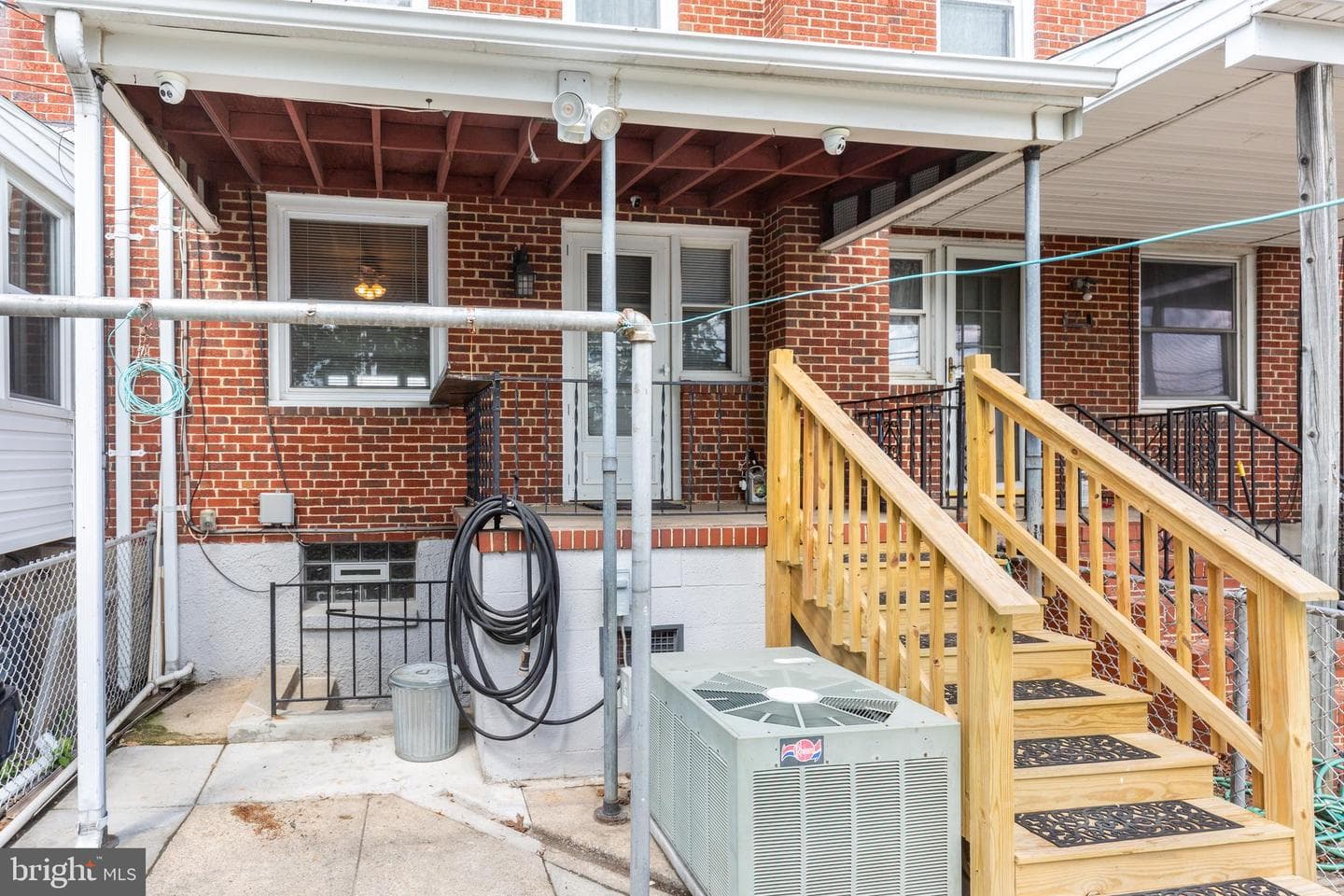 729 Aldworth Road photo 2