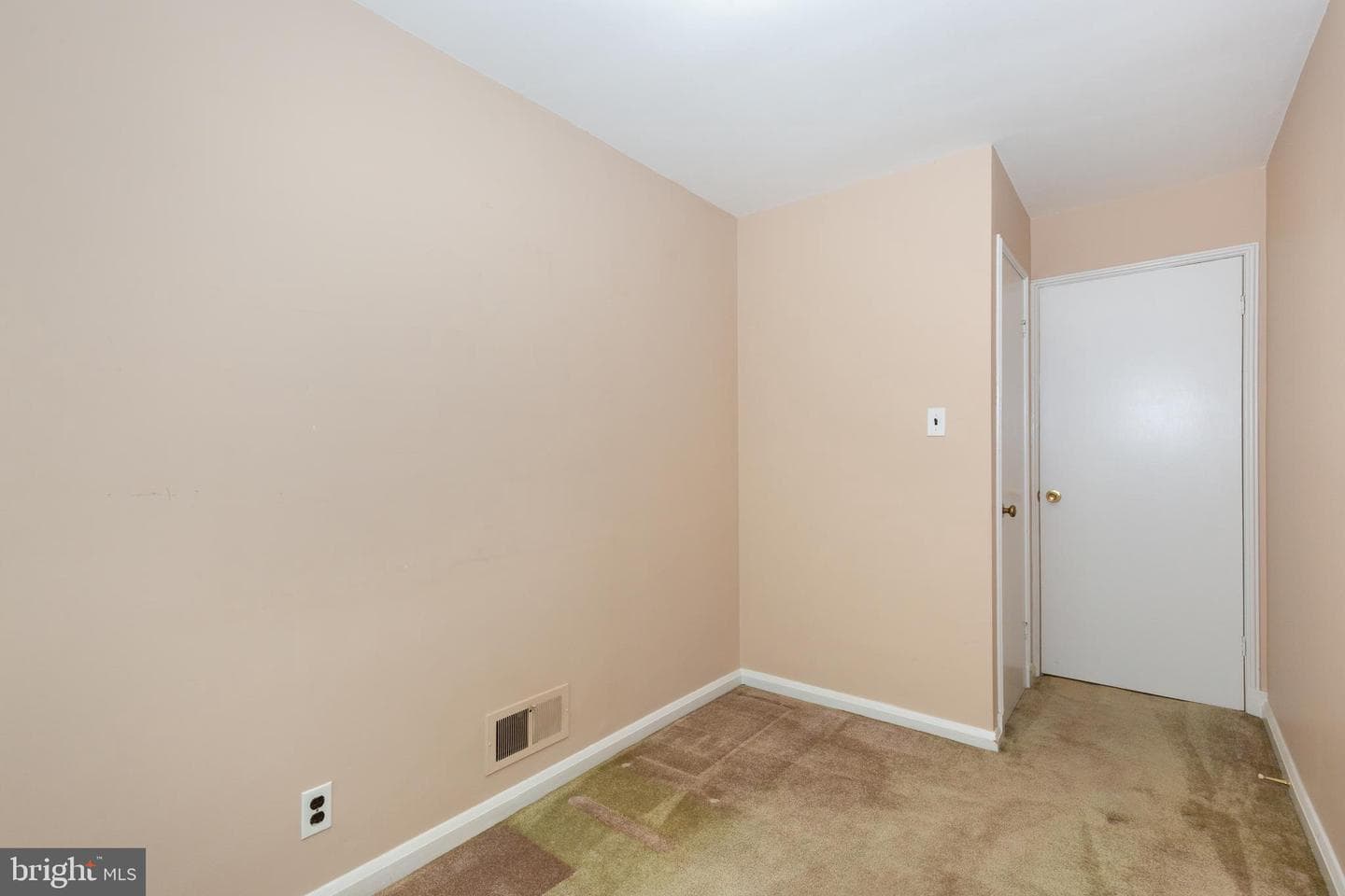 729 Aldworth Road photo 24