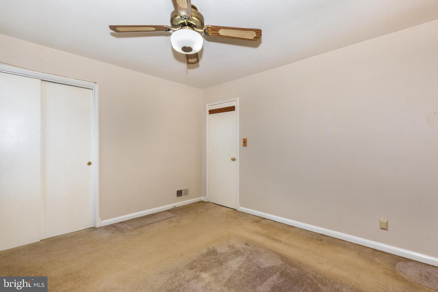 729 Aldworth Road photo 32