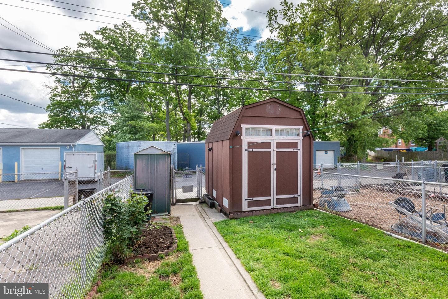 729 Aldworth Road photo 4