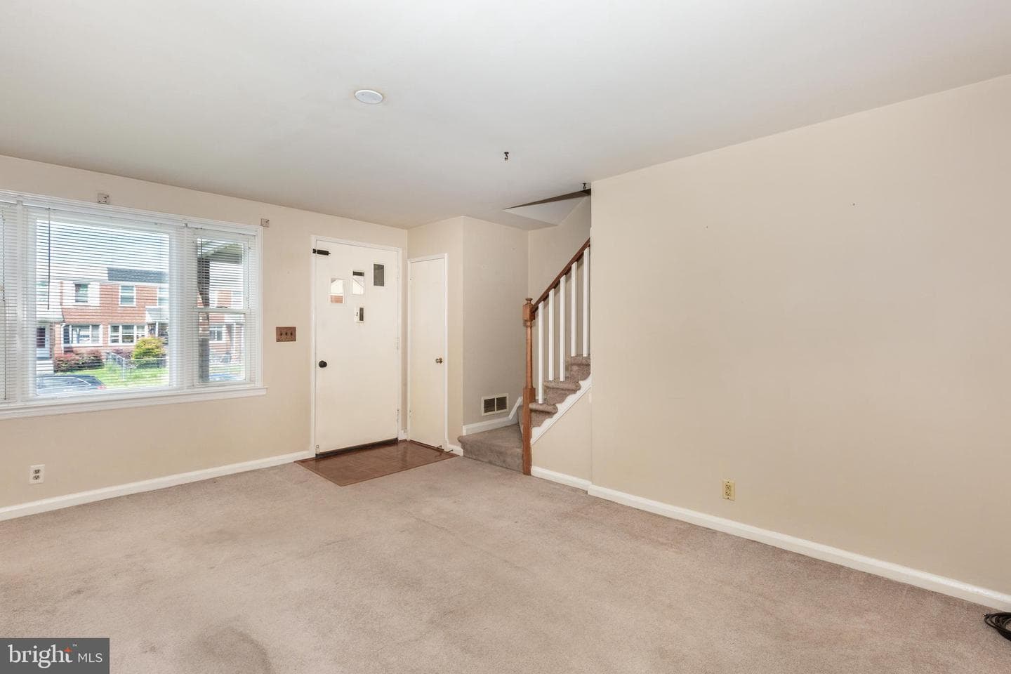 729 Aldworth Road photo 7