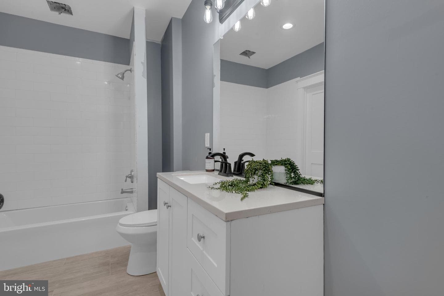 2121 Alvin Avenue photo 25