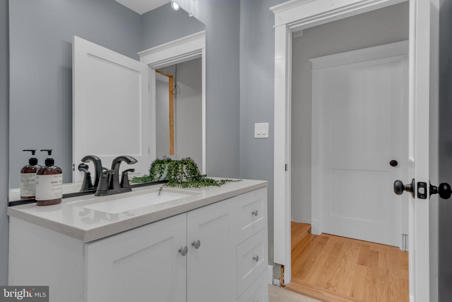 2121 Alvin Avenue photo 26