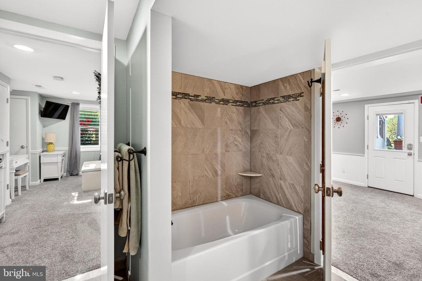 107 Martingale Road photo 42