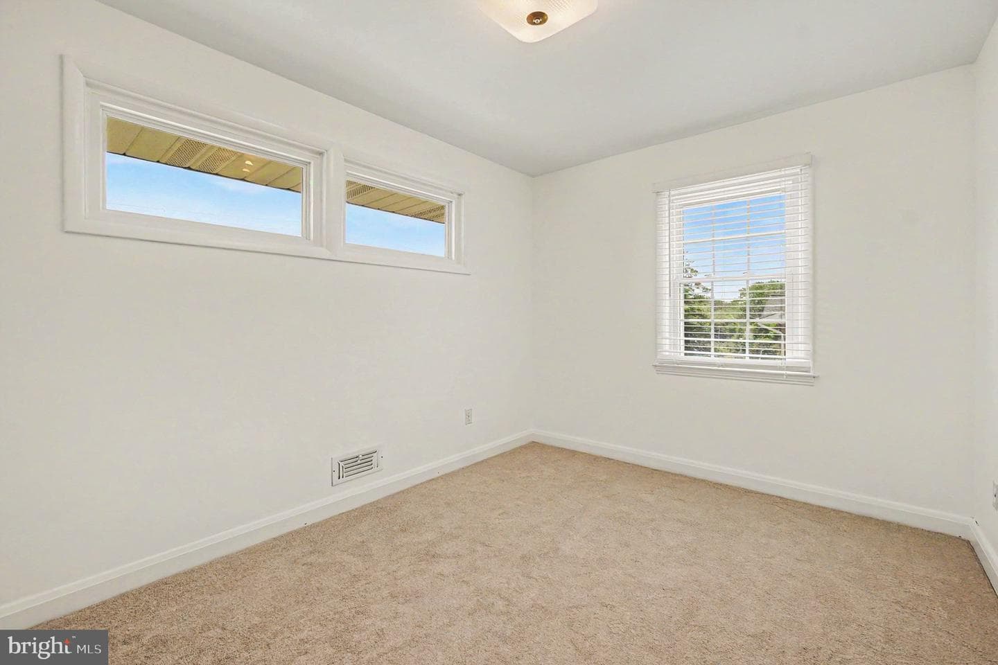 9204 Snyder Lane photo 14