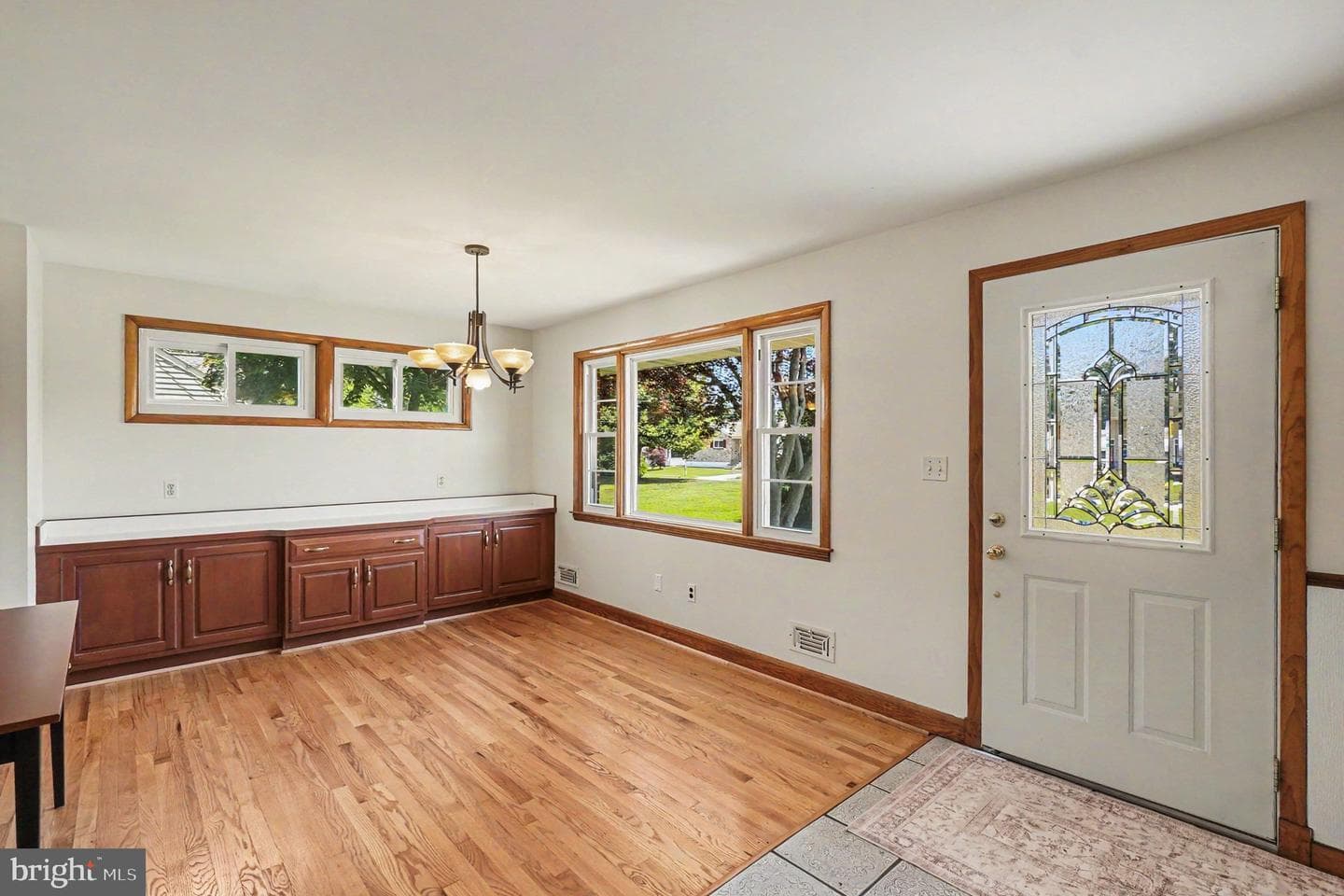 9204 Snyder Lane photo 3