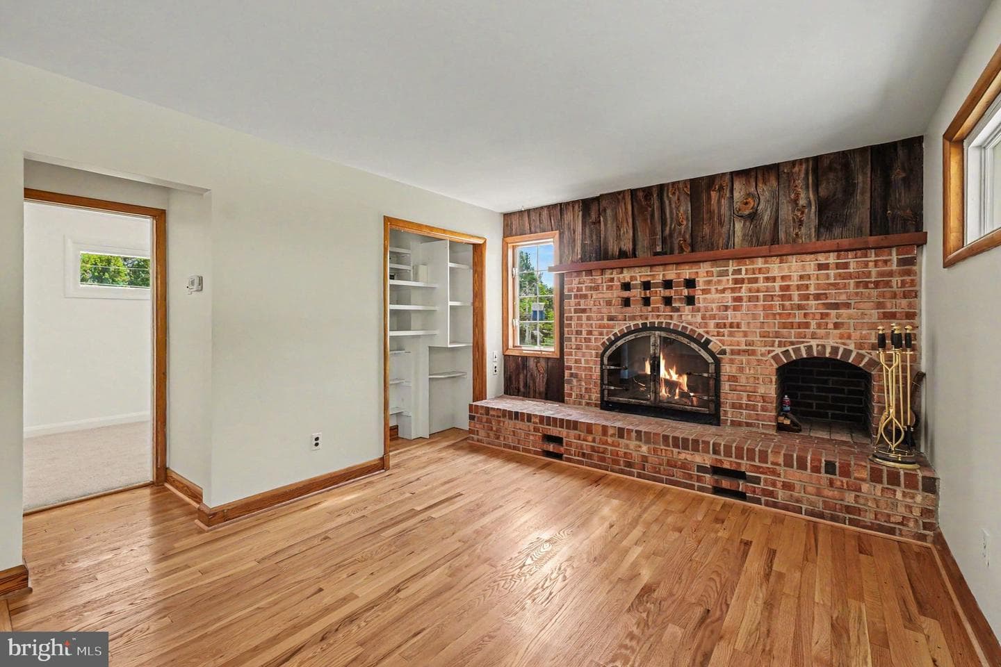 9204 Snyder Lane photo 6
