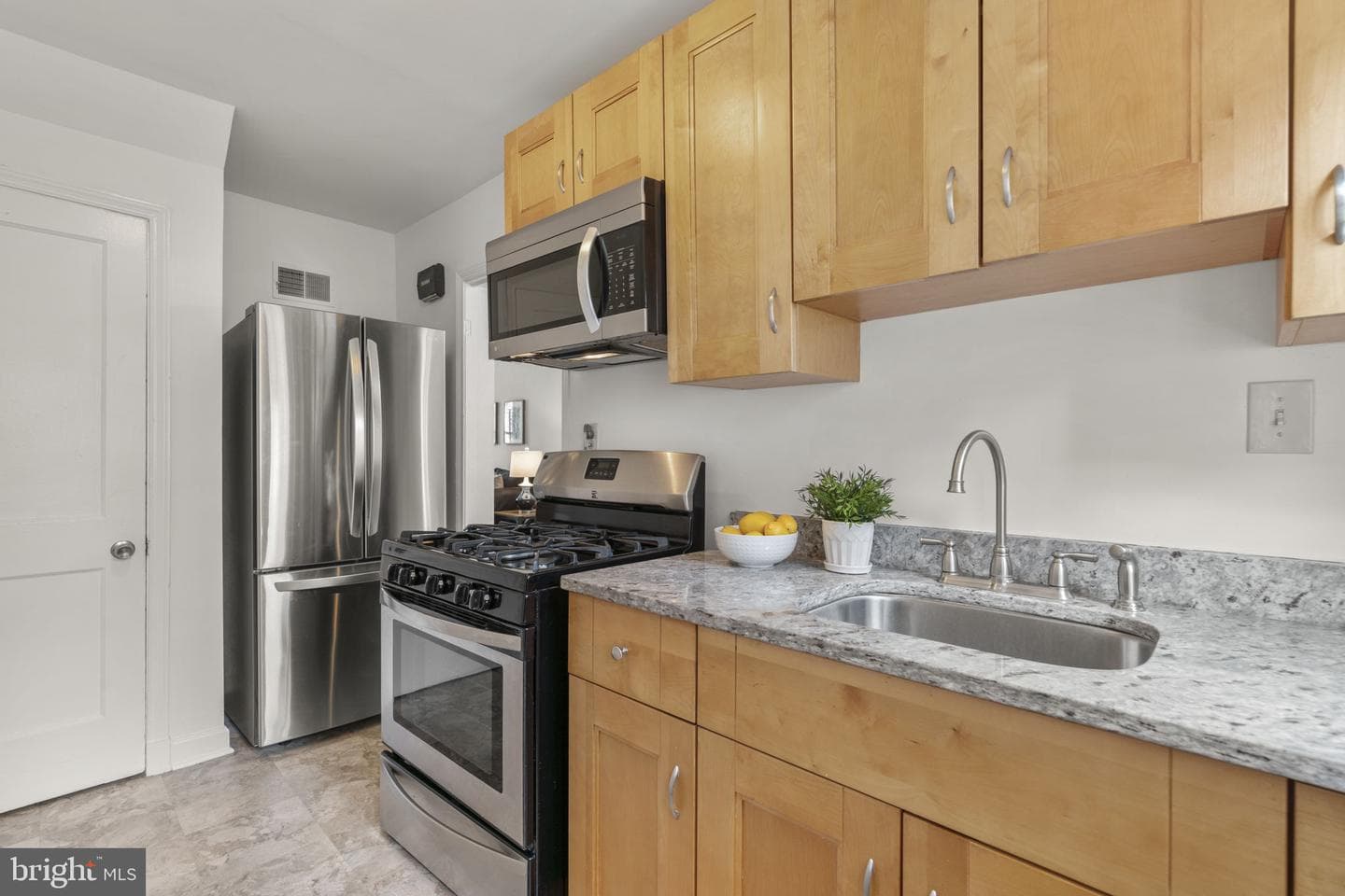 1245 Brewster Street photo 11