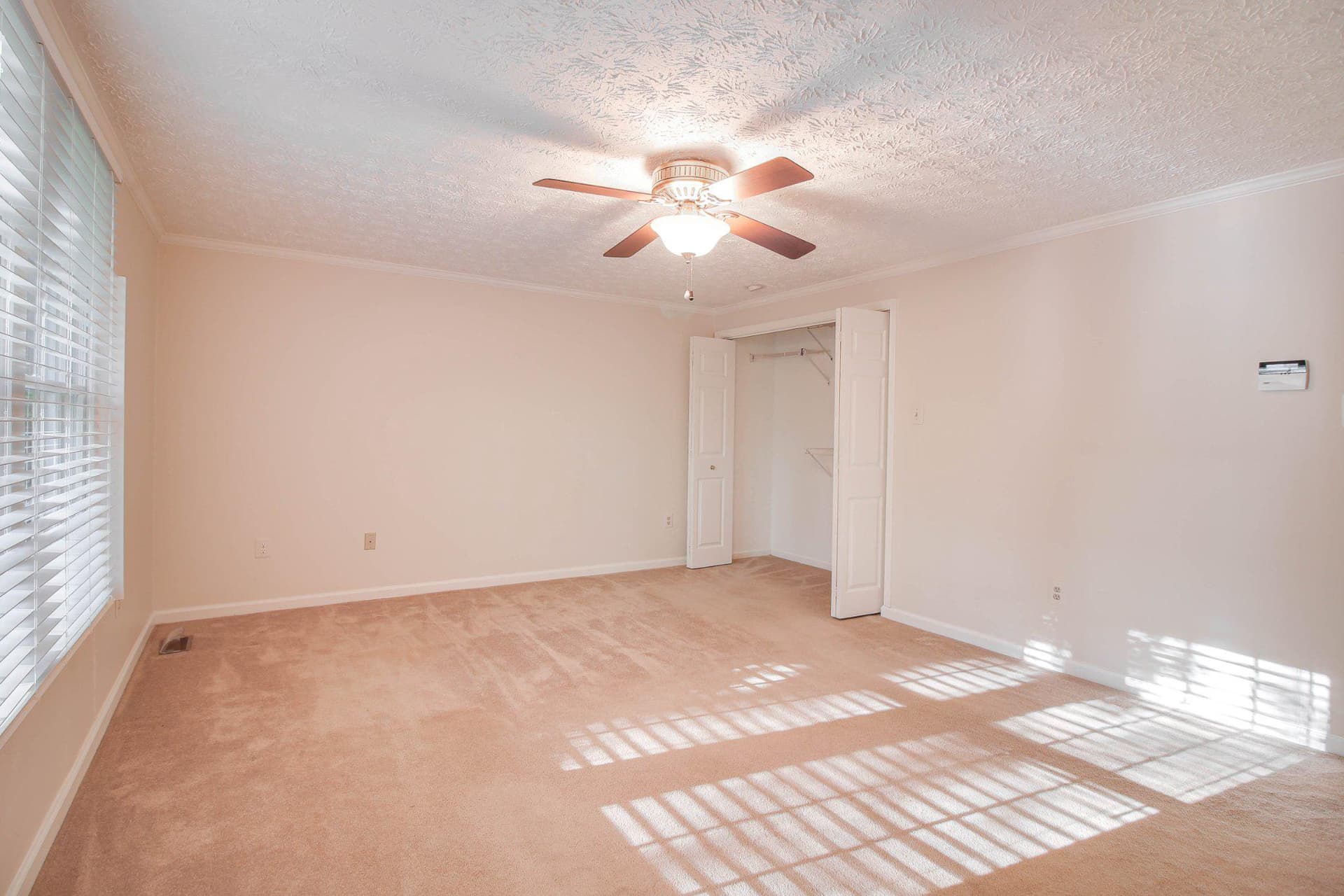 1010 Hilton Avenue photo 12