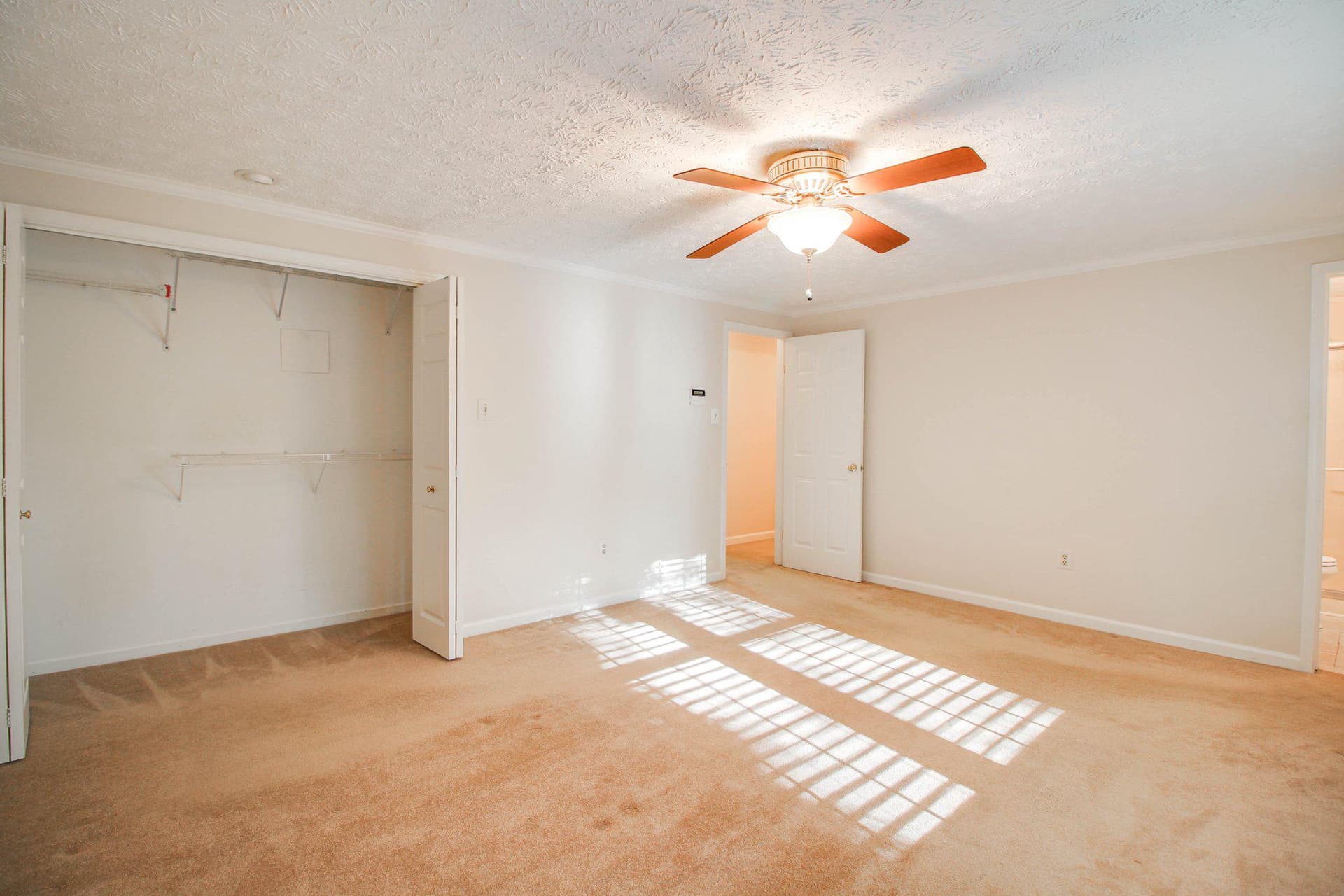 1010 Hilton Avenue photo 13
