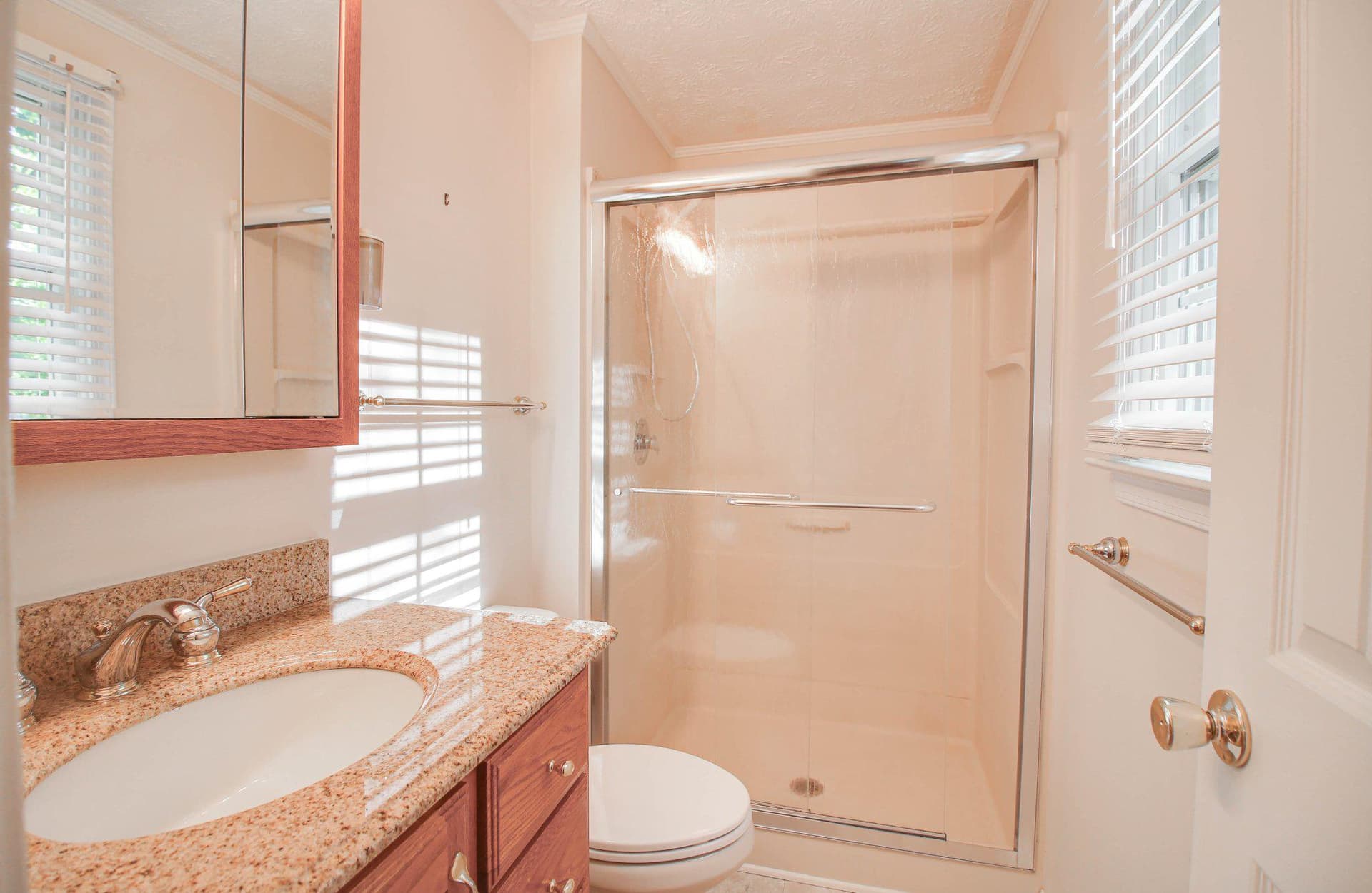 1010 Hilton Avenue photo 16