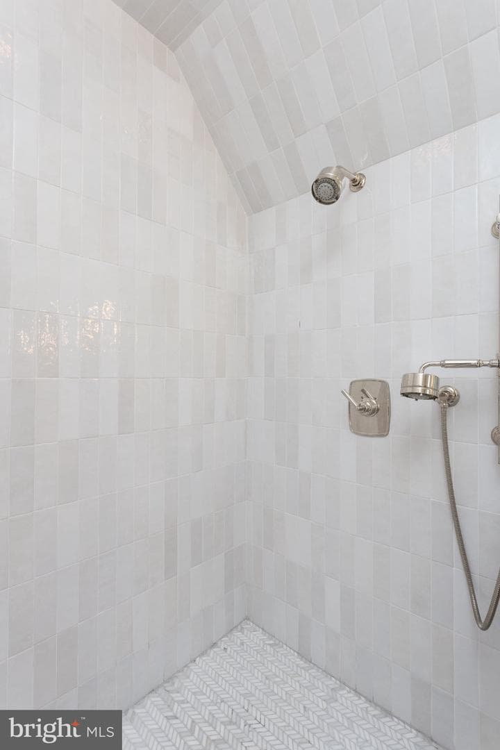 7005 Copeleigh photo 40