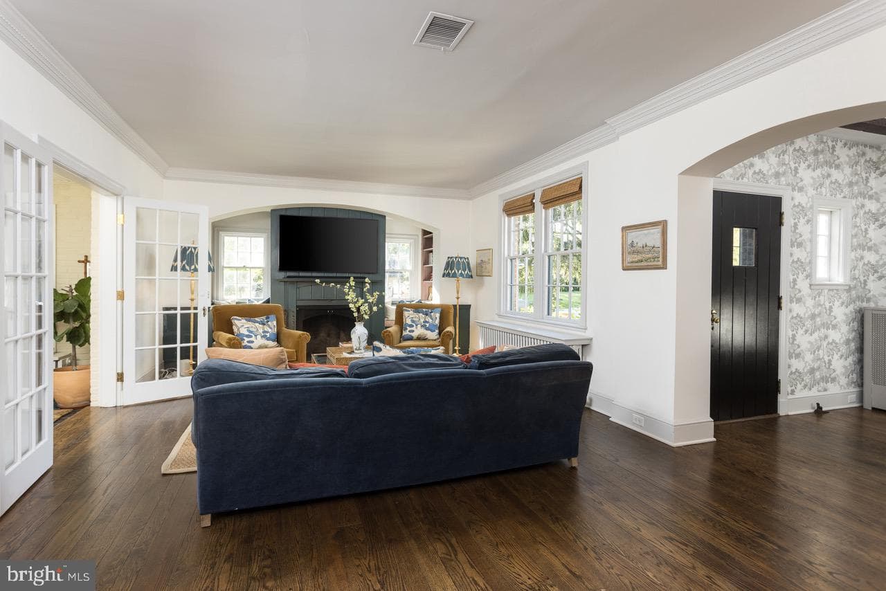 7005 Copeleigh photo 9
