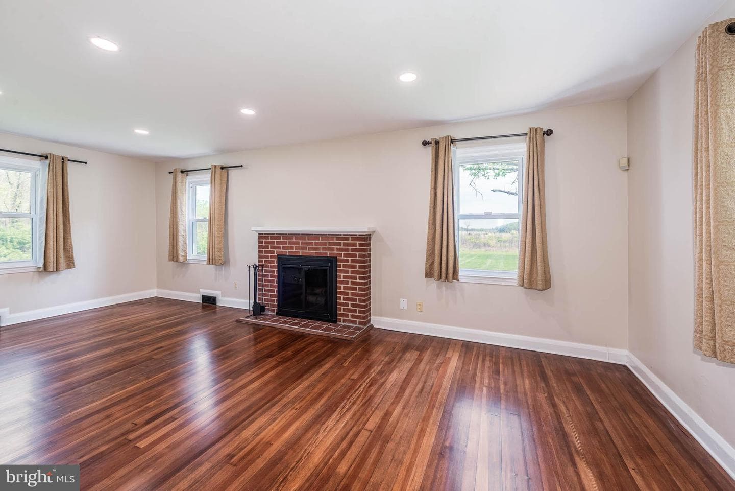 2705 Spring Hill Road photo 3
