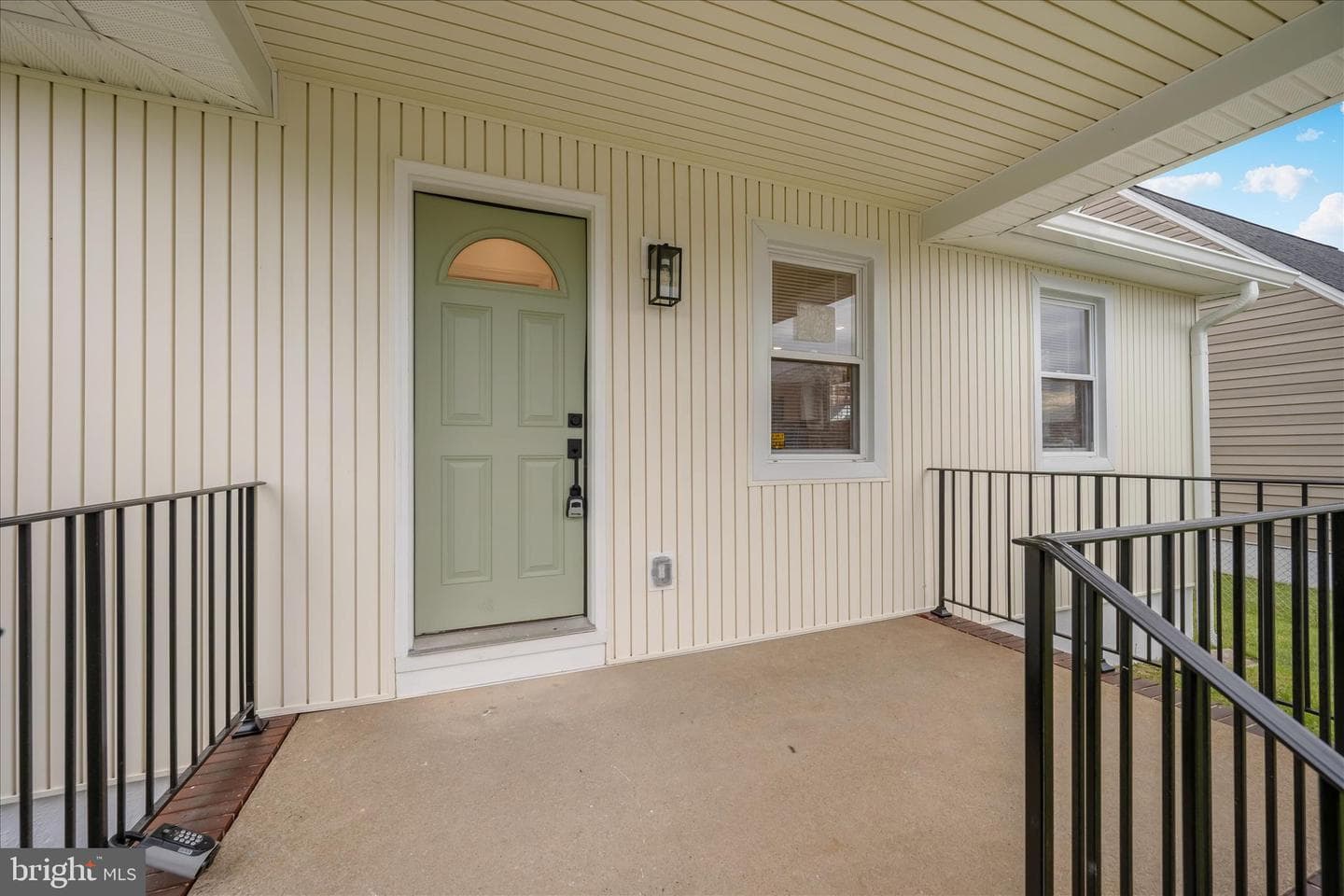 1925 Queensway, Baltimore