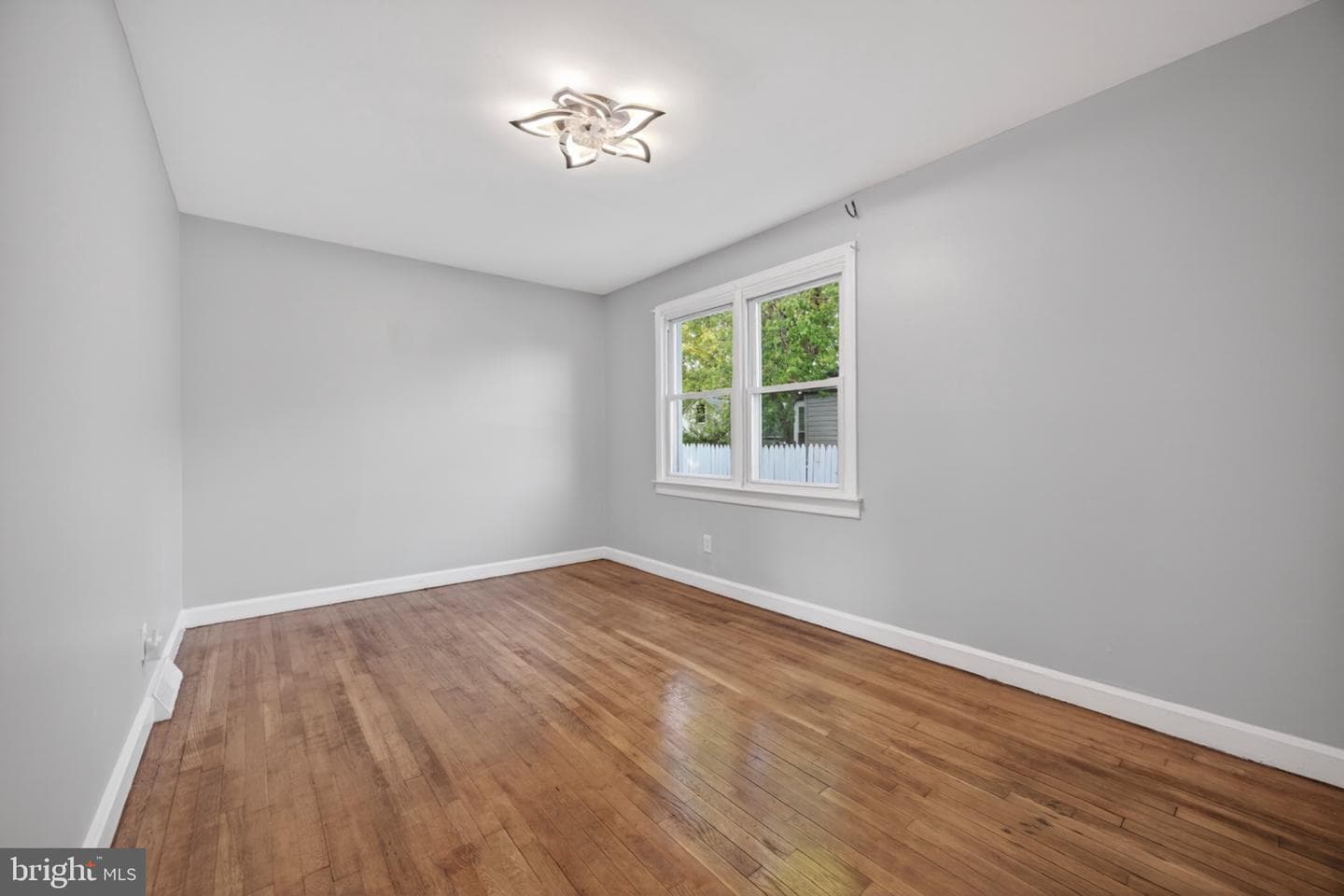946 Martin Road photo 19