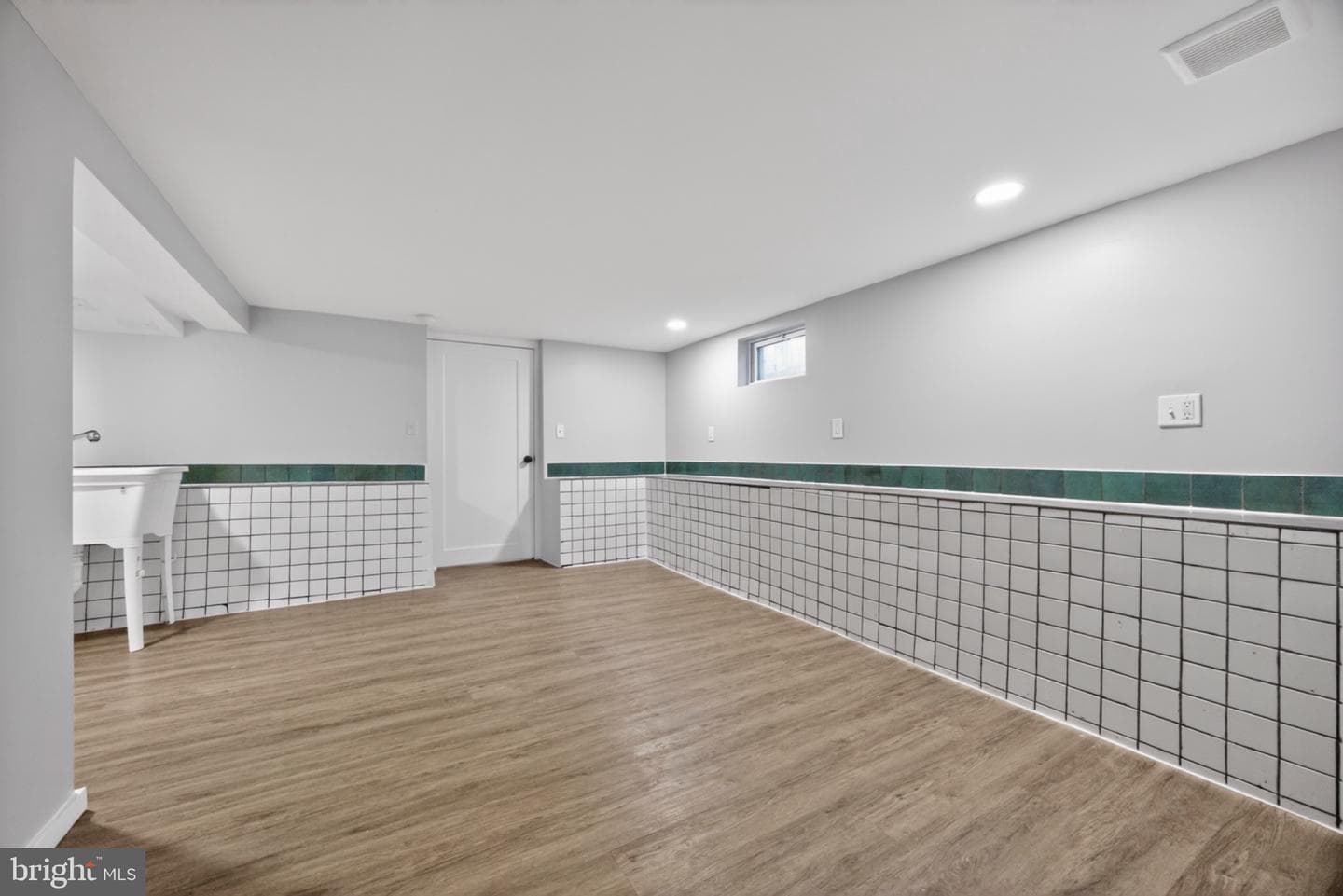 946 Martin Road photo 35